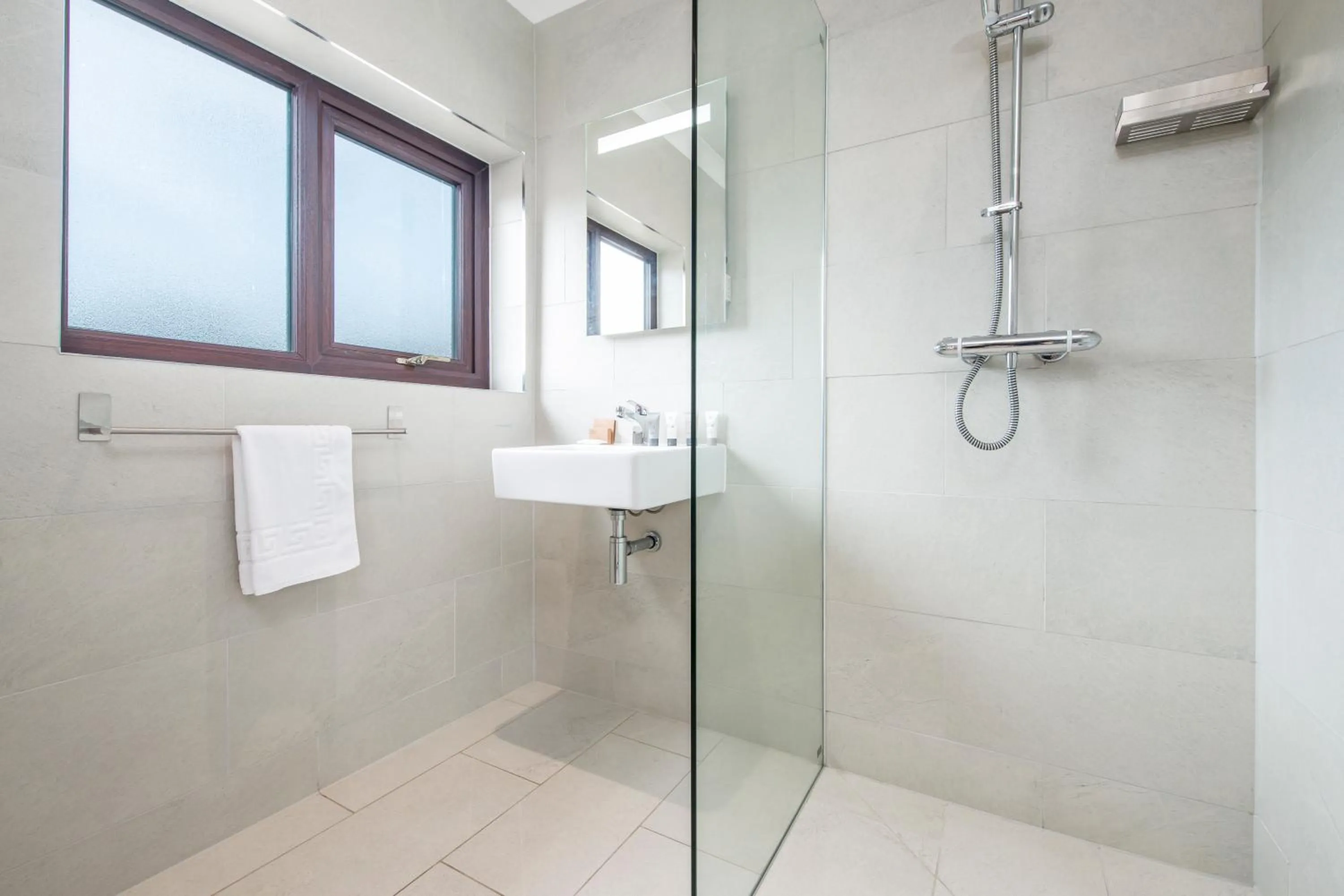 Shower in Trewern Arms