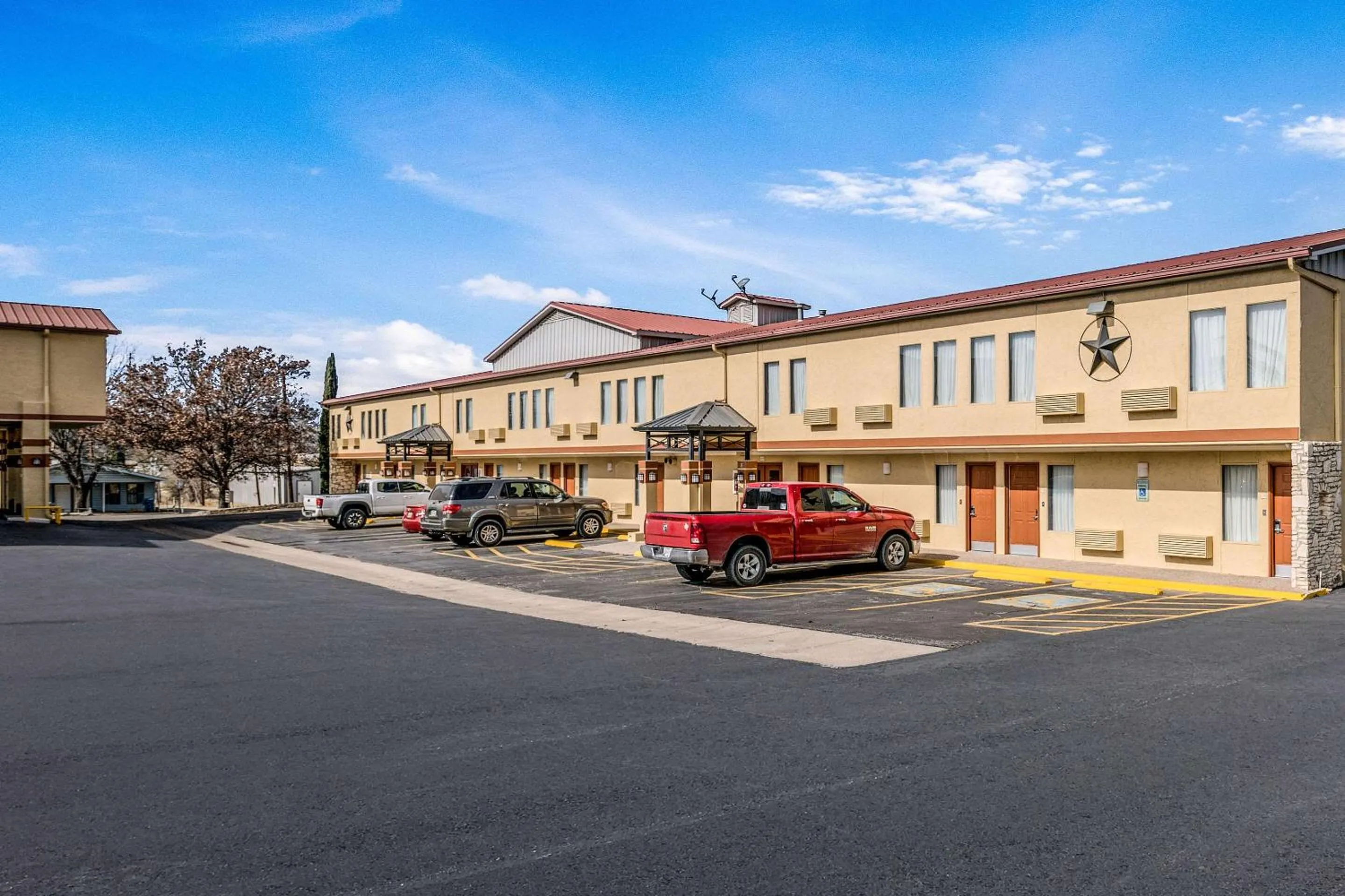 Property building in Quality Inn Ozona I-10