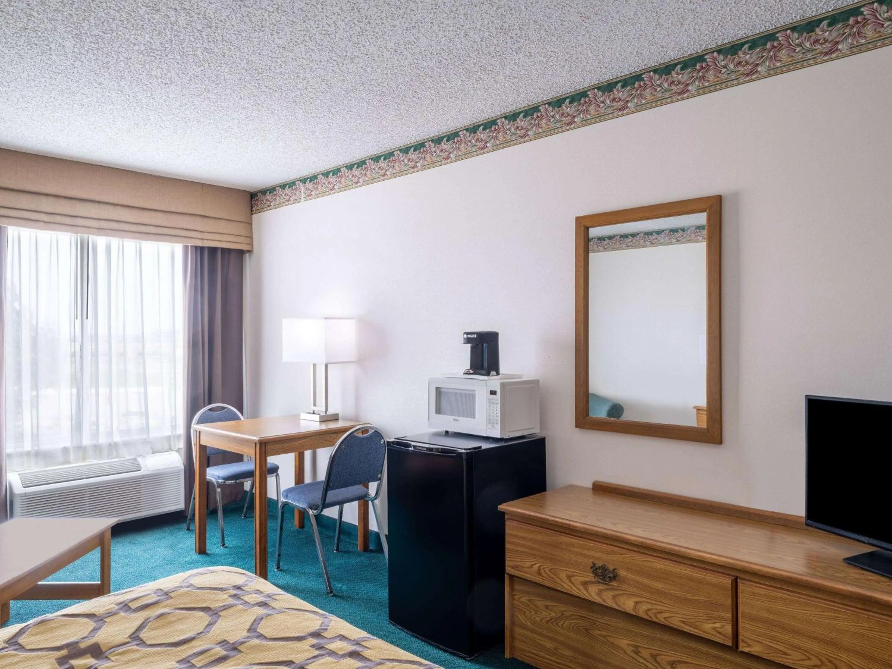 Photo of the whole room in Baymont by Wyndham Limon