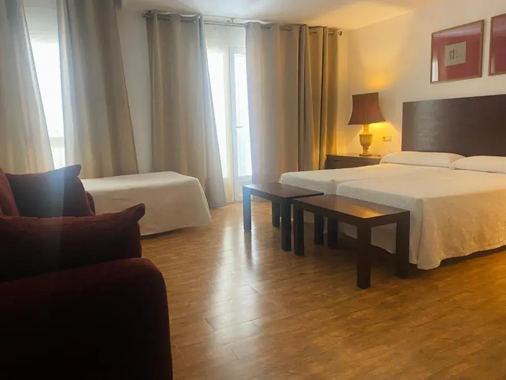 Superior Triple Room in Hostal Tres Soles Superior Triple Room in Hostal Tres Soles