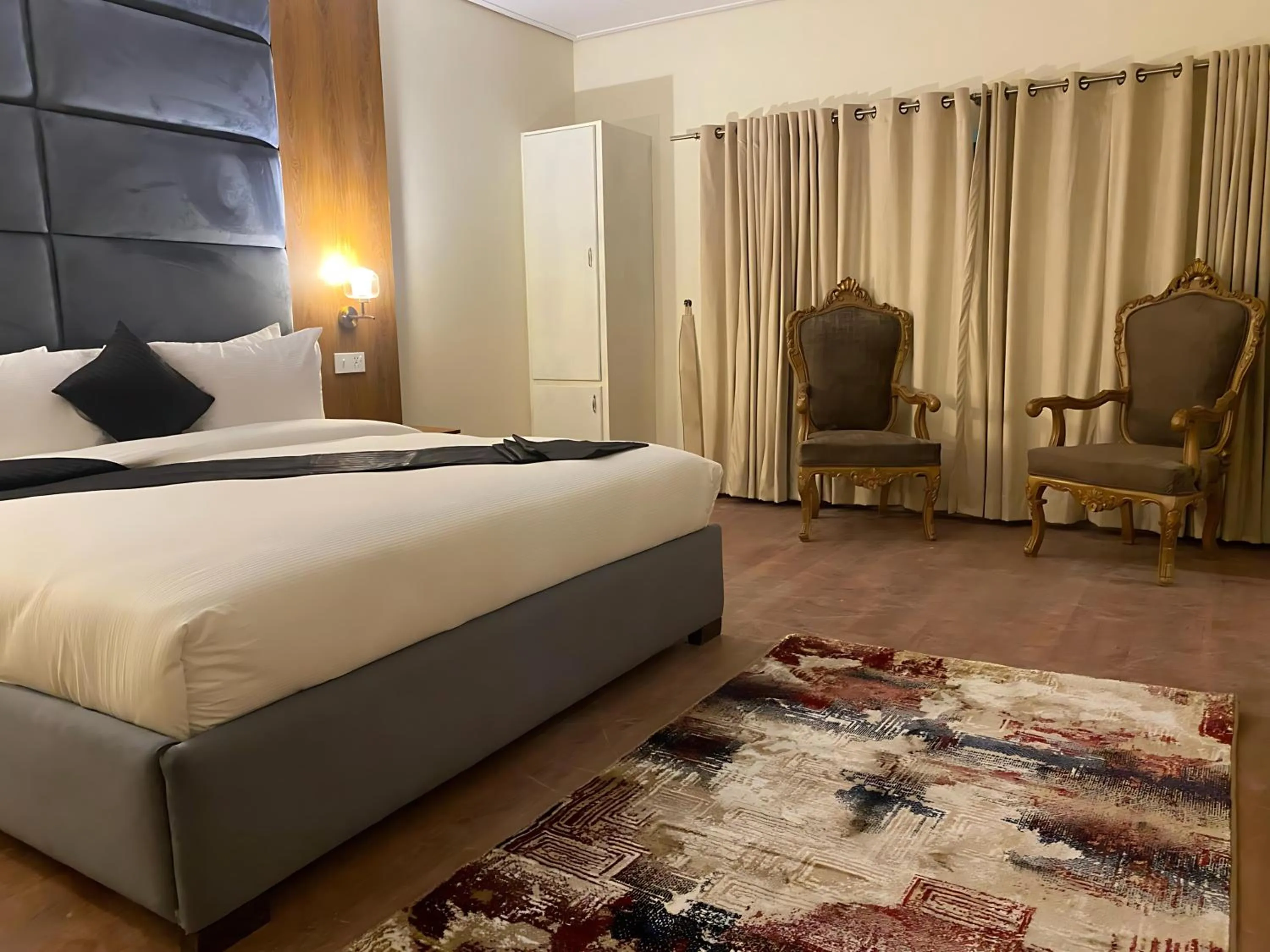 Bedroom in Pinemont Hotel, Murree