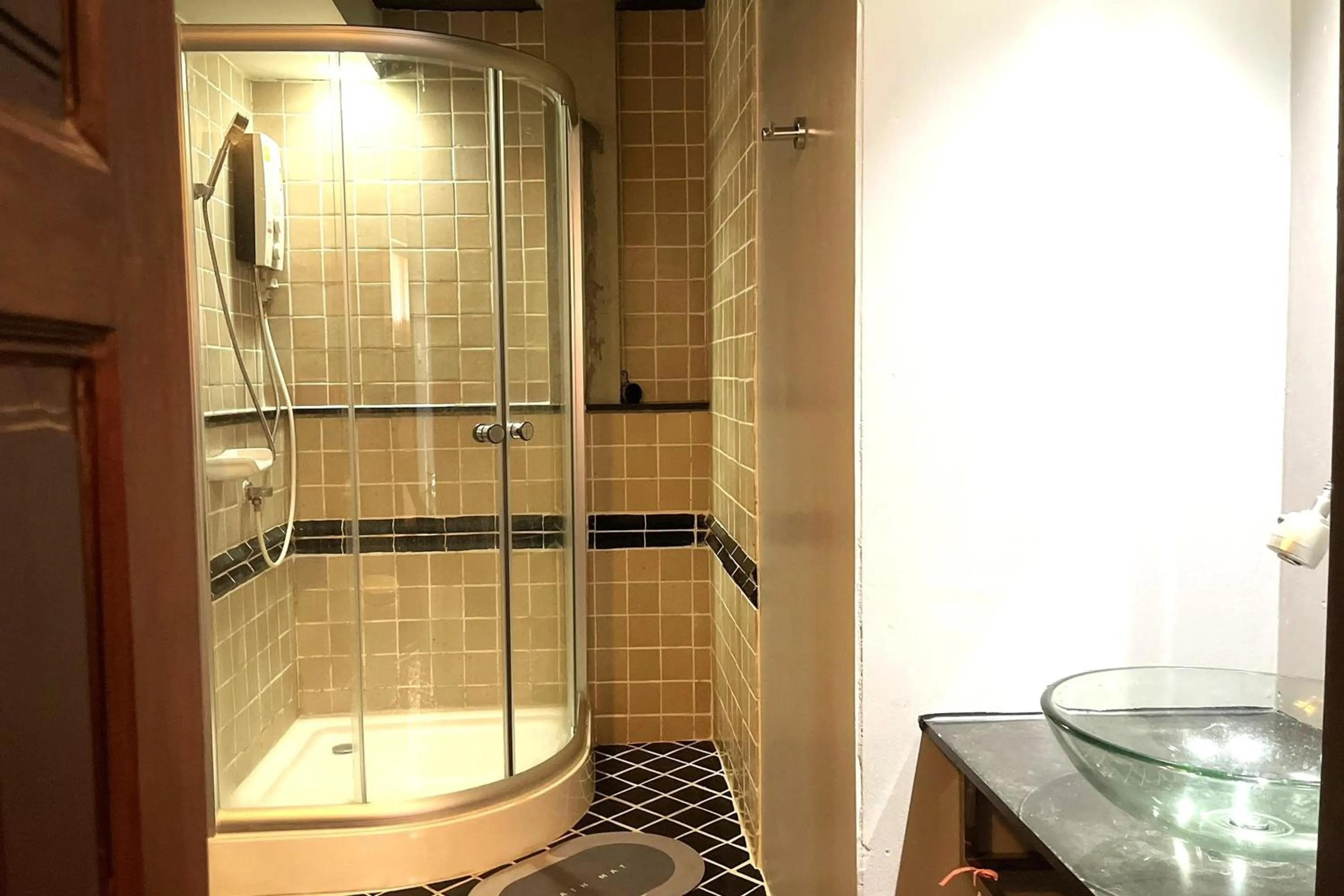 Shower in Baan Kieng Guest House Lampang