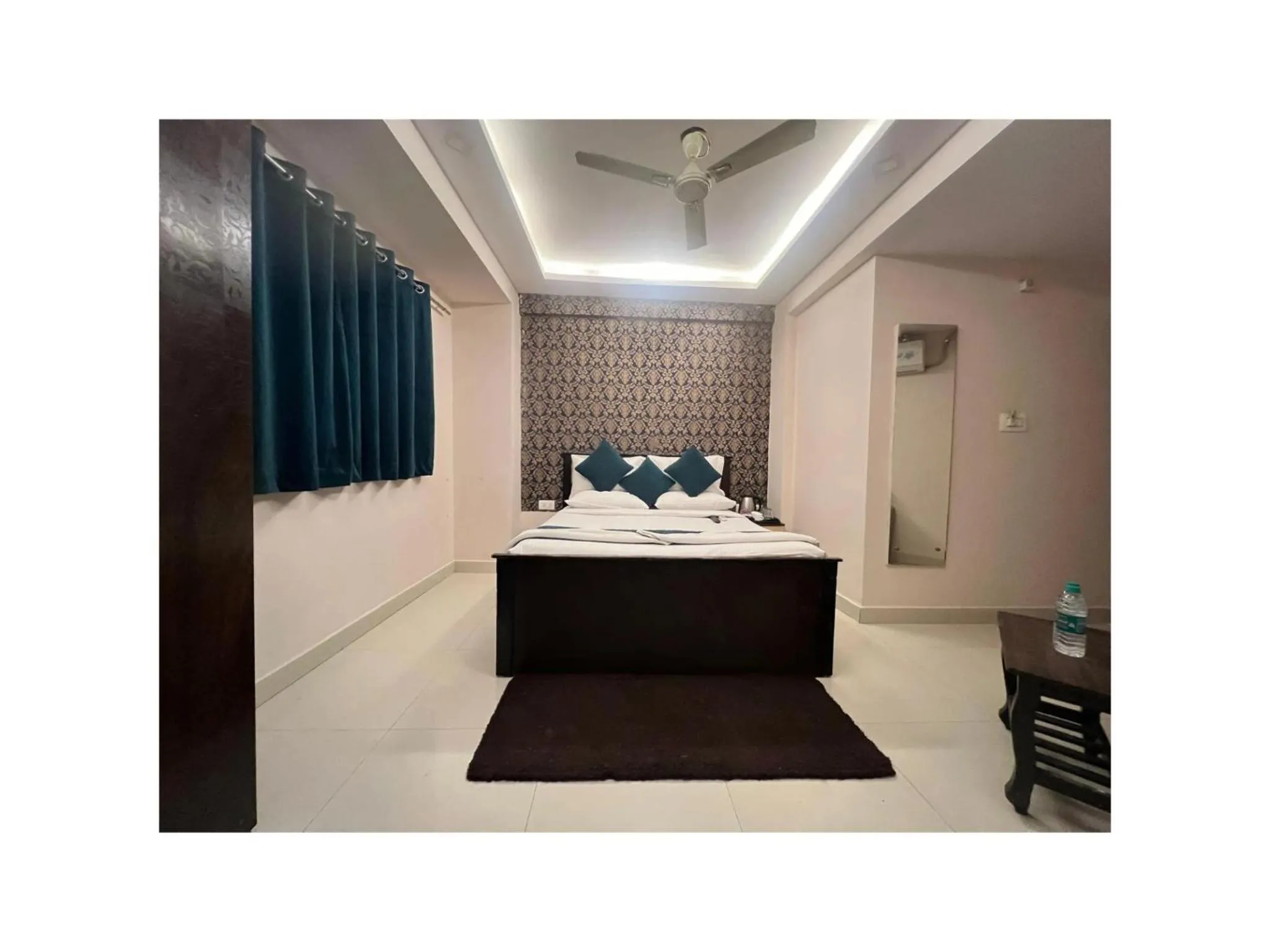 Photo of the whole room, Bed in Blue Bliss Suites By PPH Living