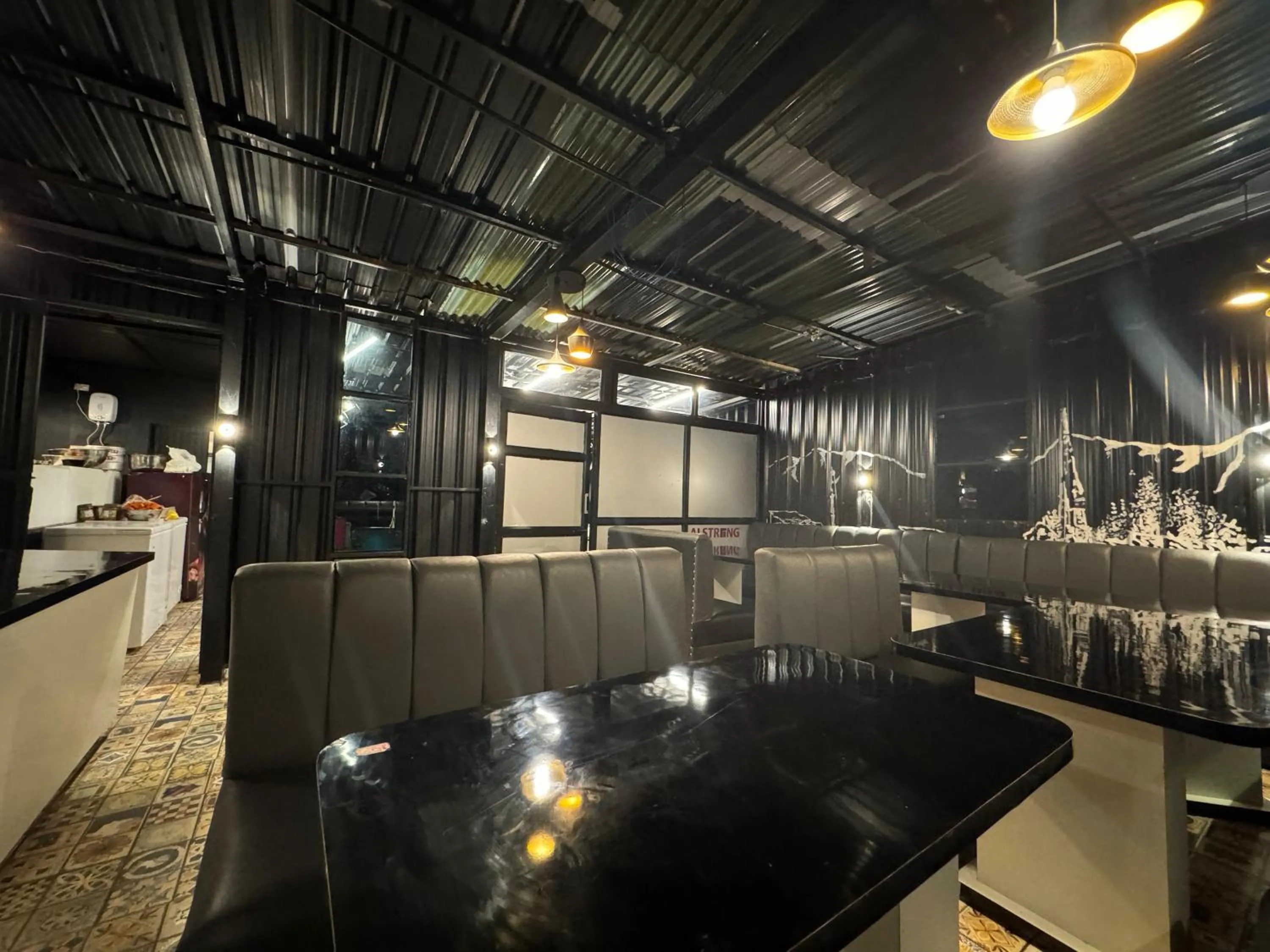 Restaurant/places to eat in Hotel Jafson Accommodates