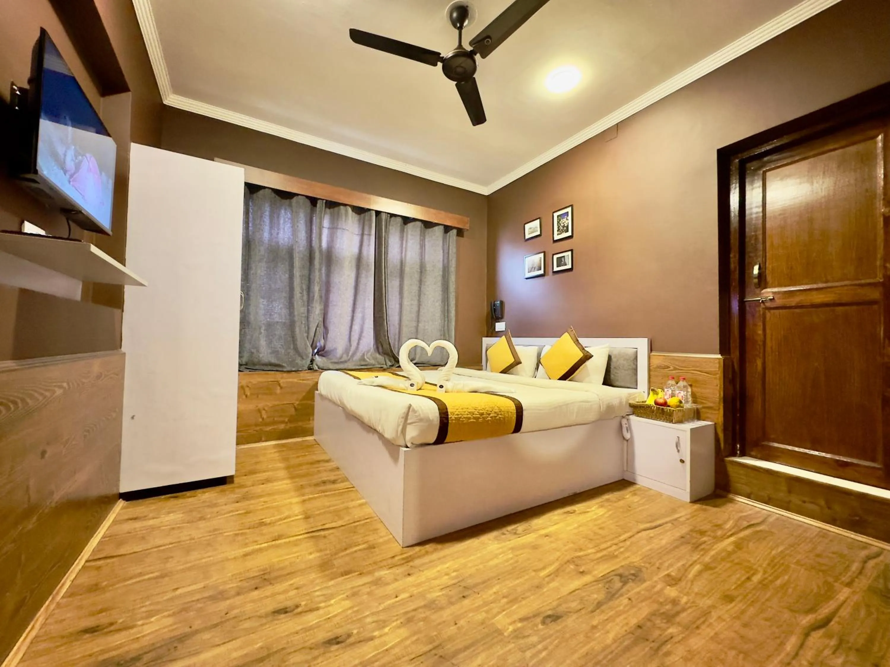 TV and multimedia, Bed in Hotel Jafson Accommodates