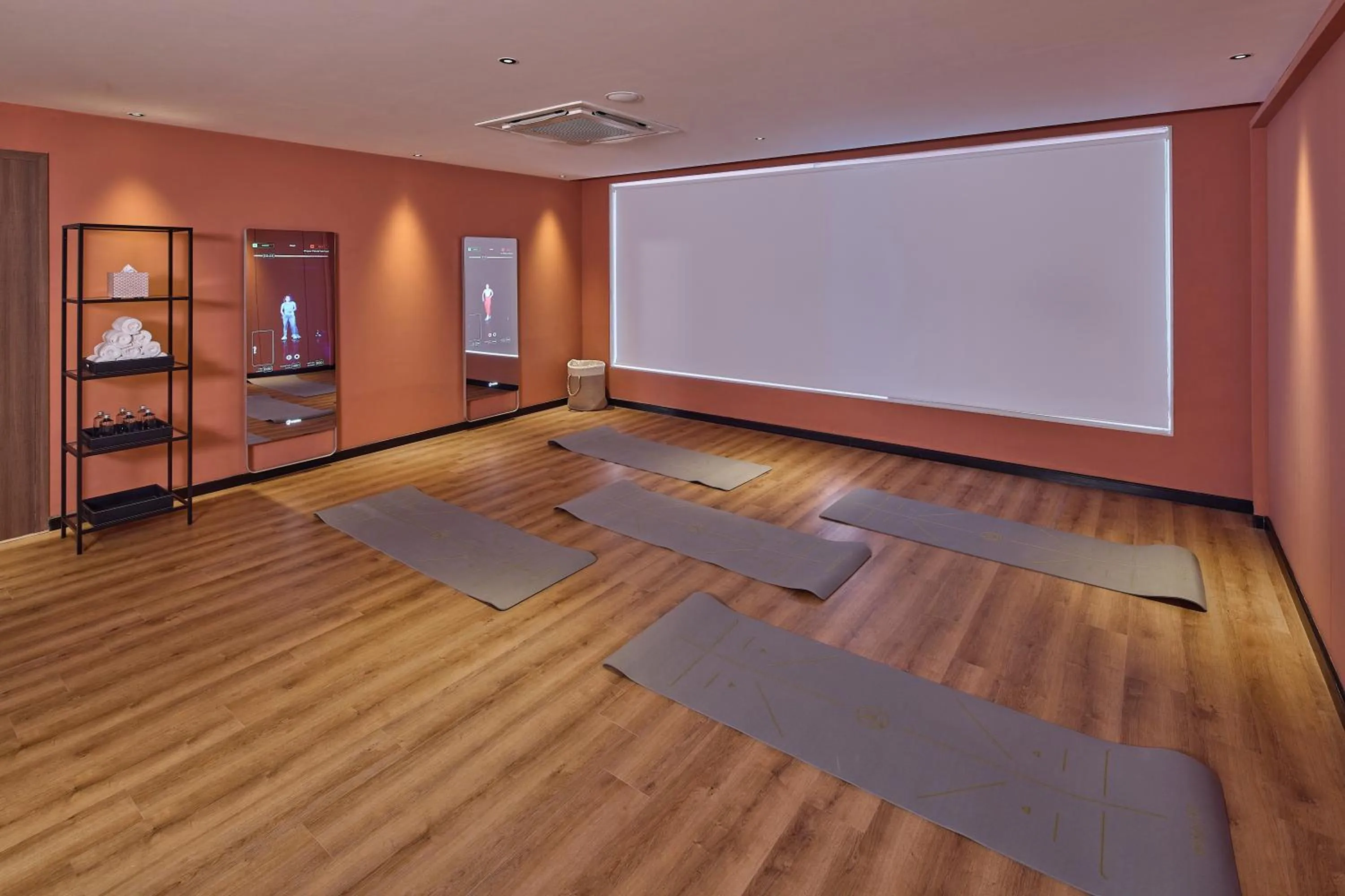 Fitness centre/facilities in ICONIQA Hotel Mumbai International Airport