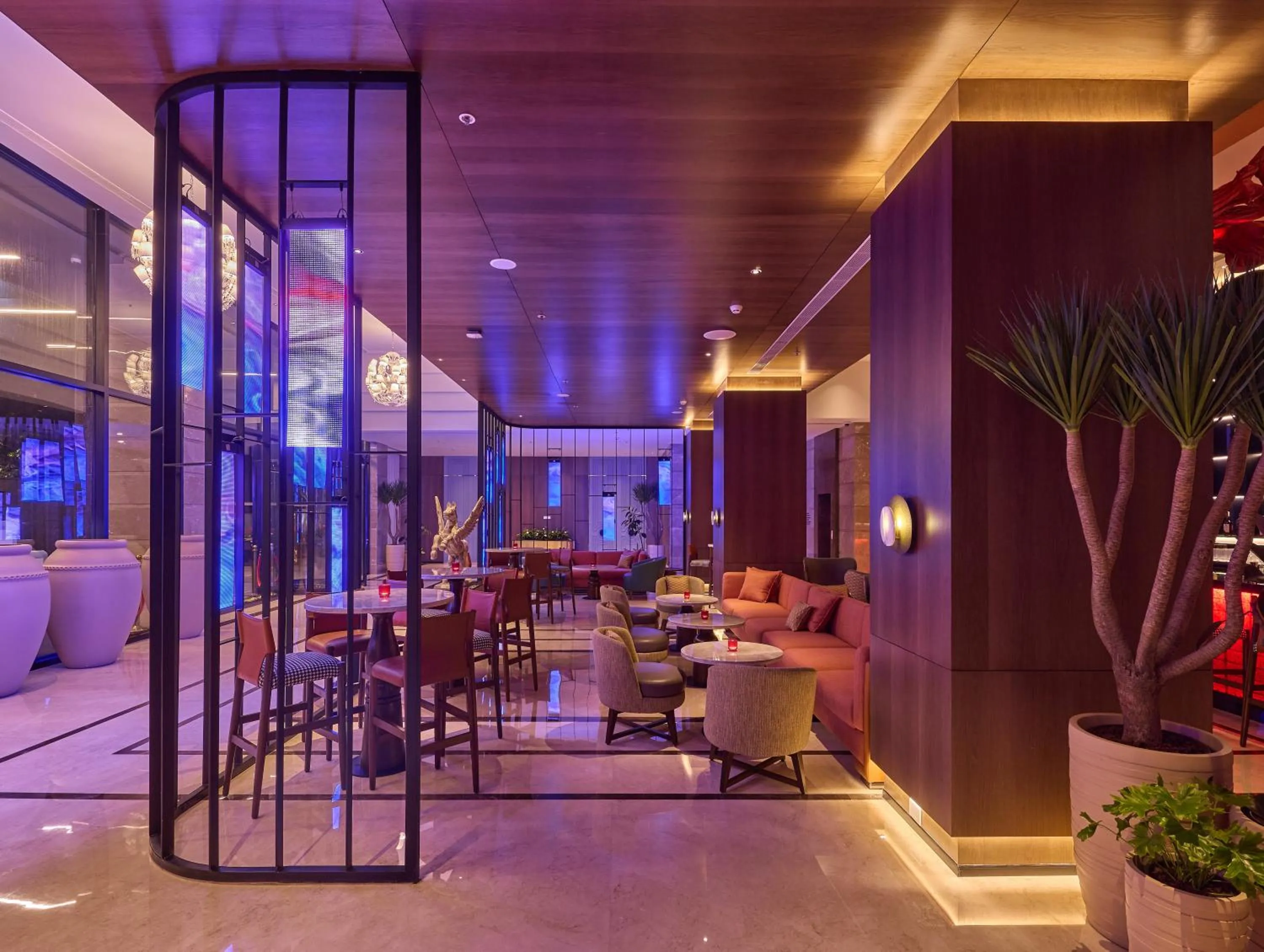 Restaurant/places to eat in ICONIQA Hotel Mumbai International Airport