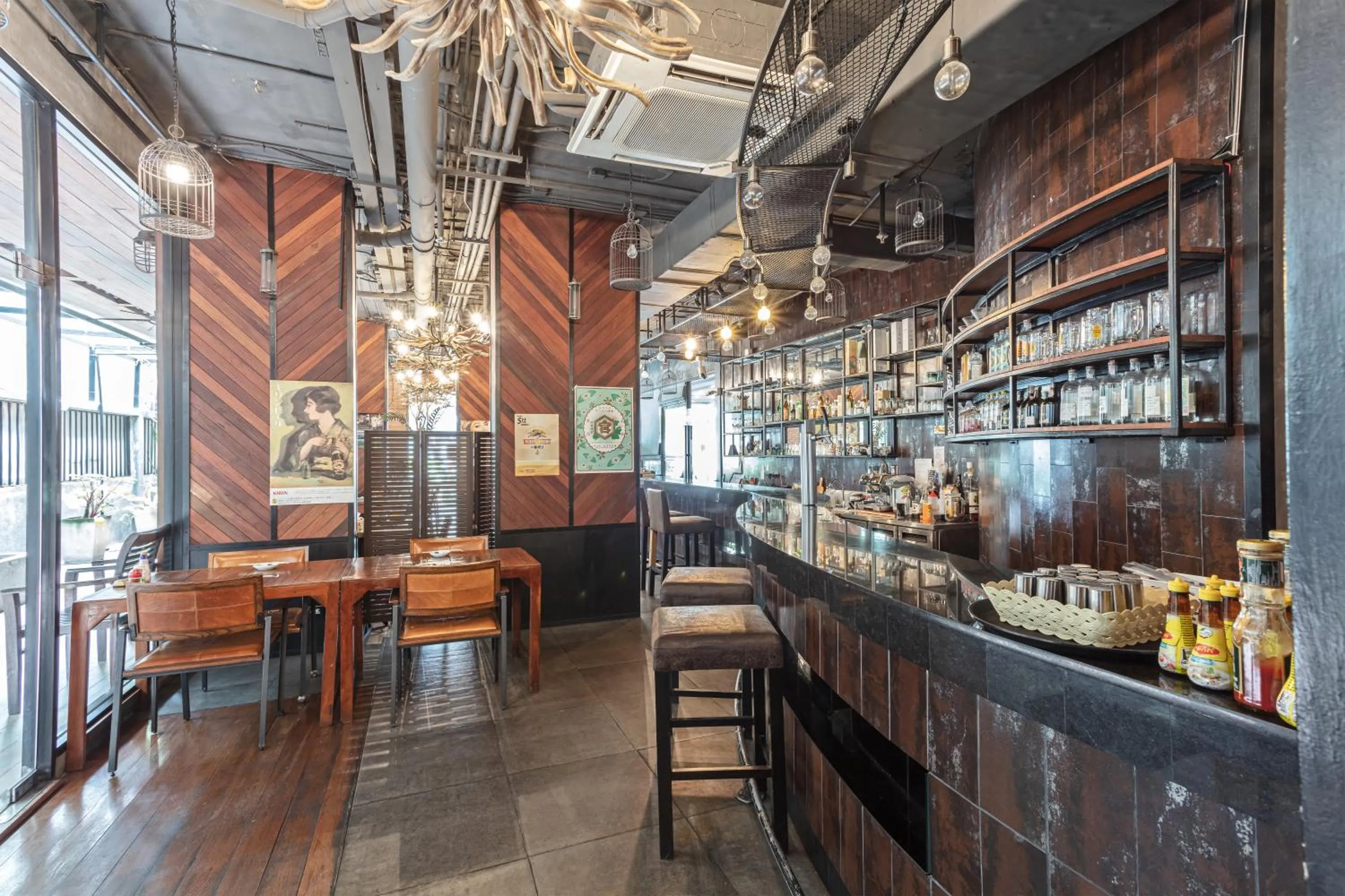 Restaurant/places to eat in Adelphi Forty-Nine