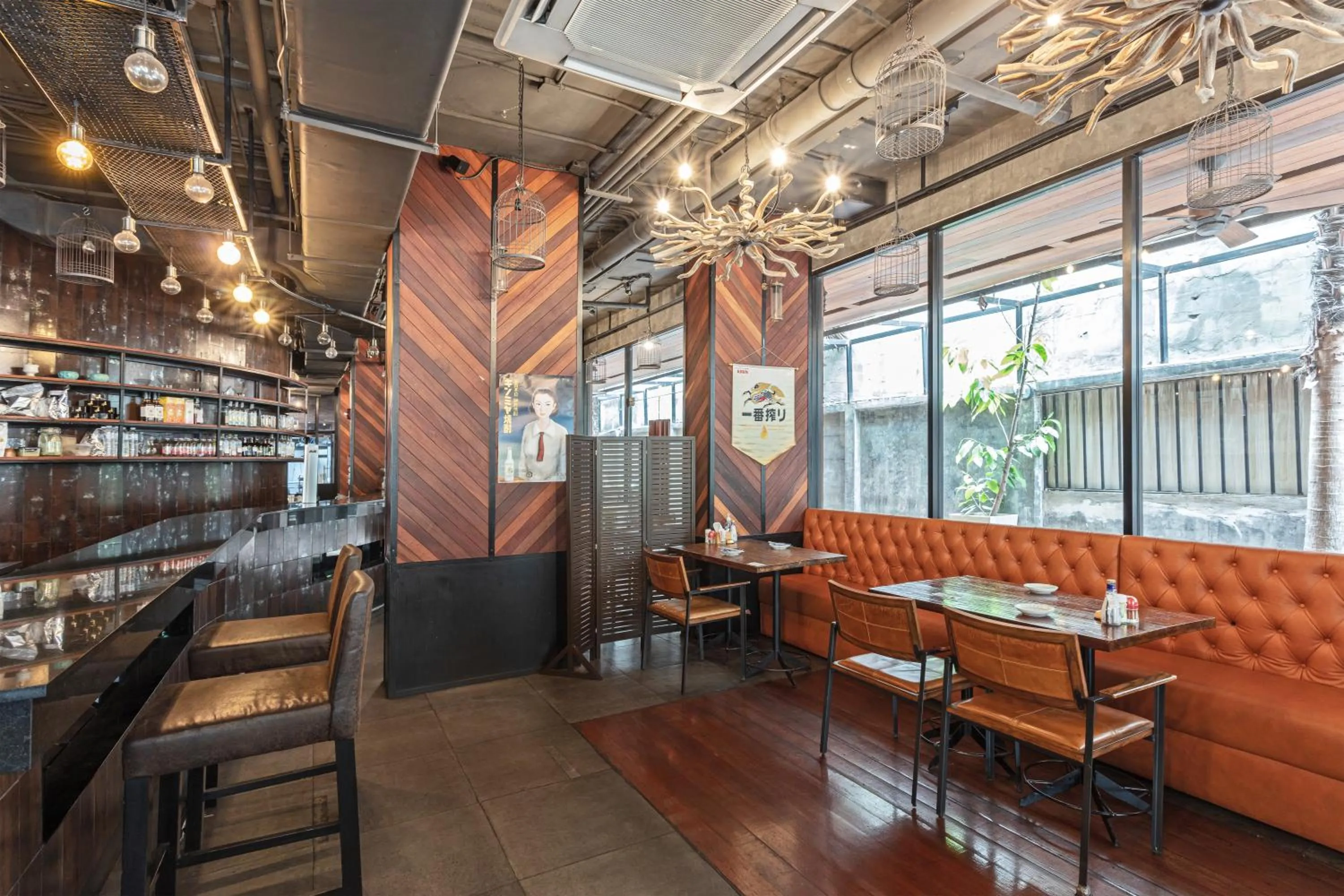 Restaurant/places to eat in Adelphi Forty-Nine