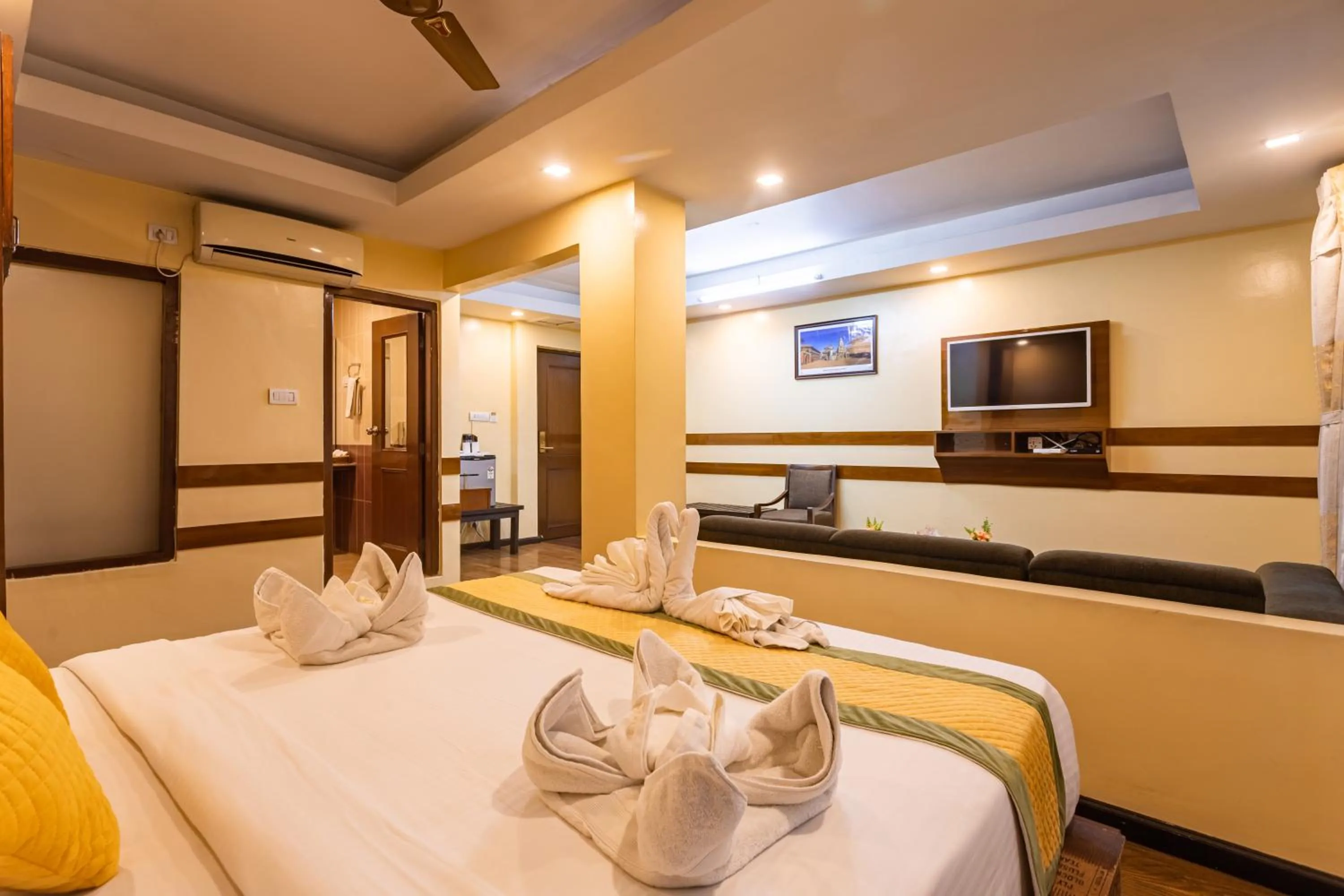 Bed in Yellow Pagoda Hotel