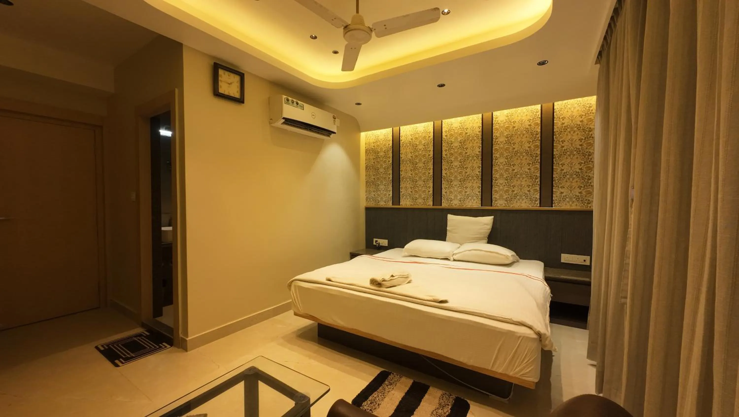 Bedroom, Bed in Hotel Seagull