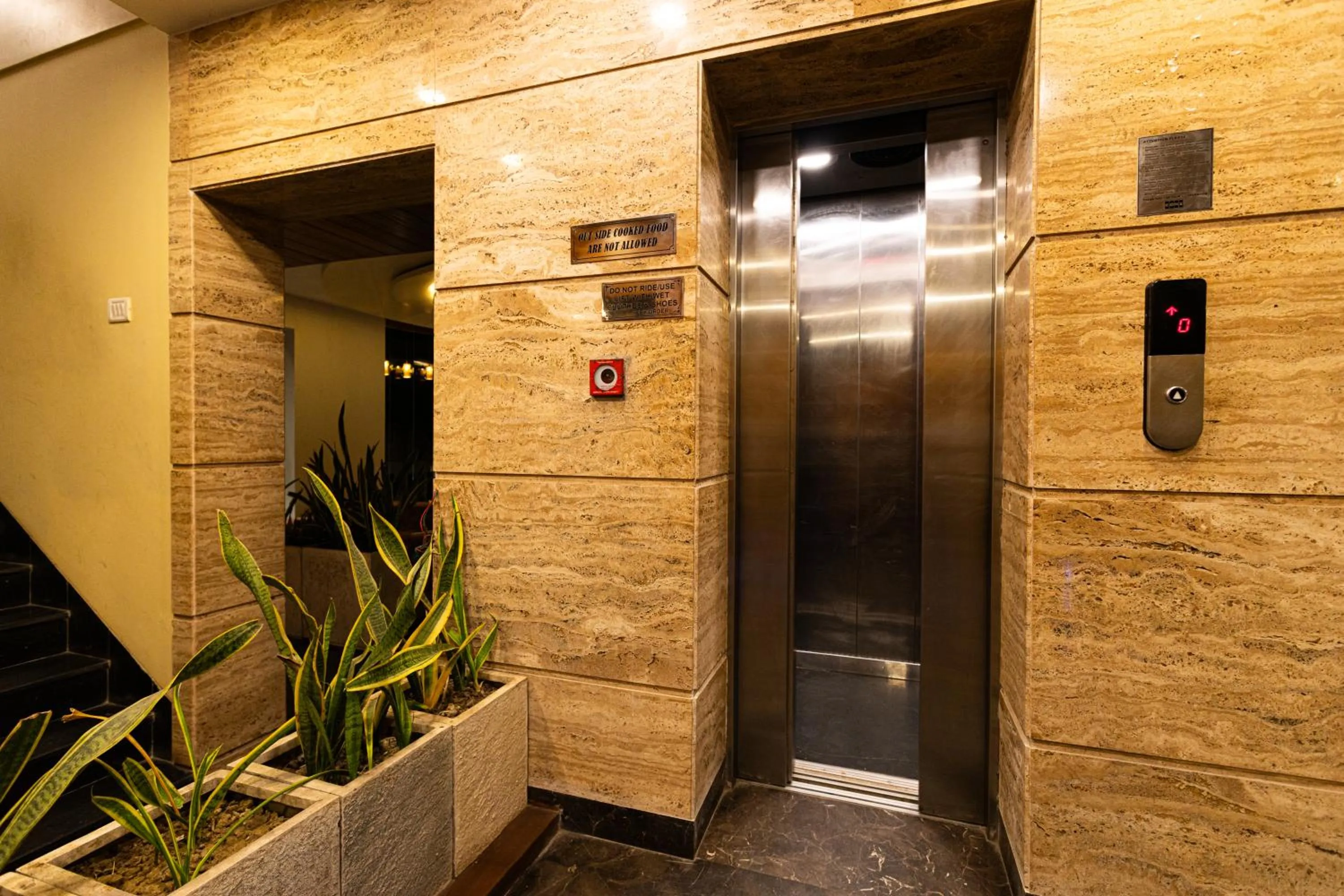 elevator in Hotel Seagull