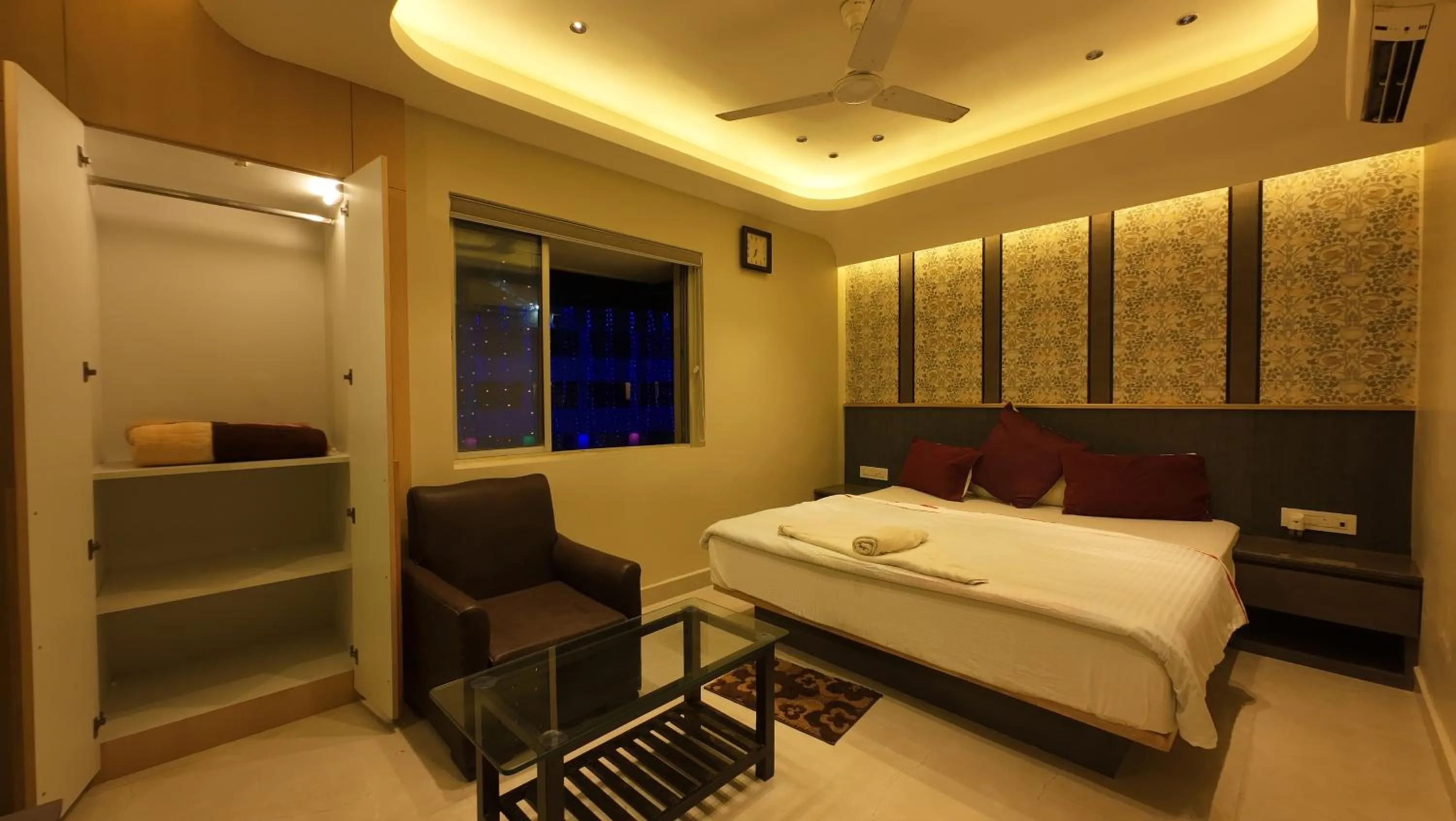 Bedroom, Bed in Hotel Seagull