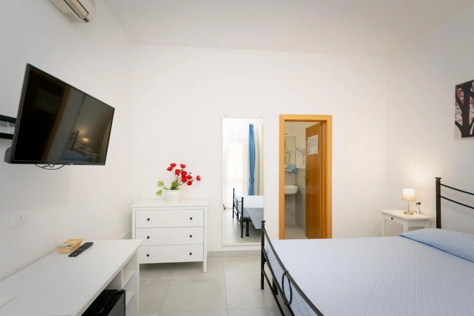 Photo of the whole room, Bed in Hotel Anna