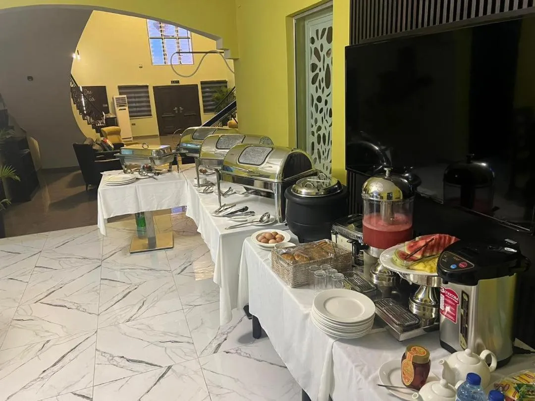 Restaurant/places to eat in ED & DRE Hotel Ibadan