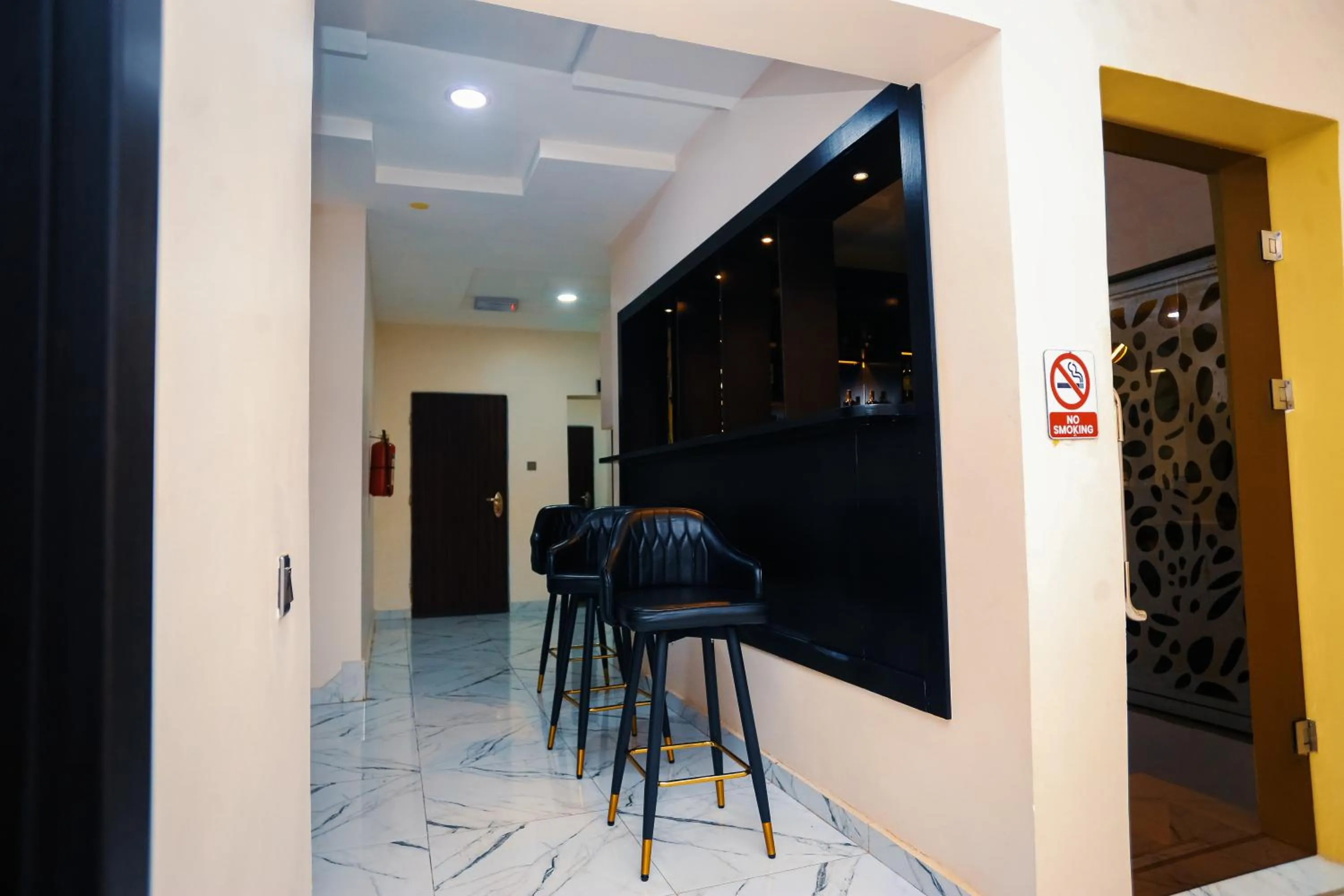 Communal lounge/ TV room in ED & DRE Hotel Ibadan