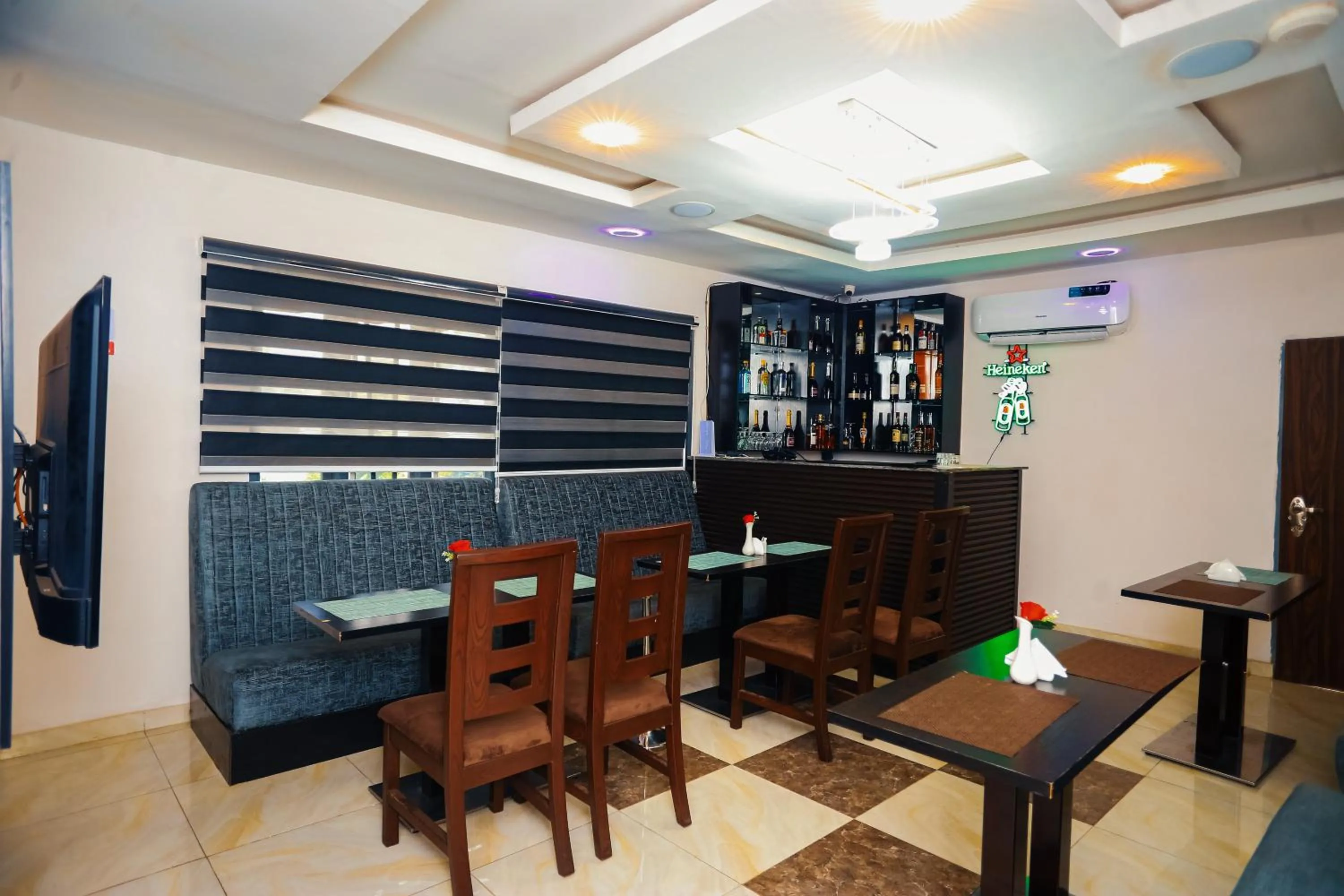 Communal lounge/ TV room in ED & DRE Hotel Ibadan