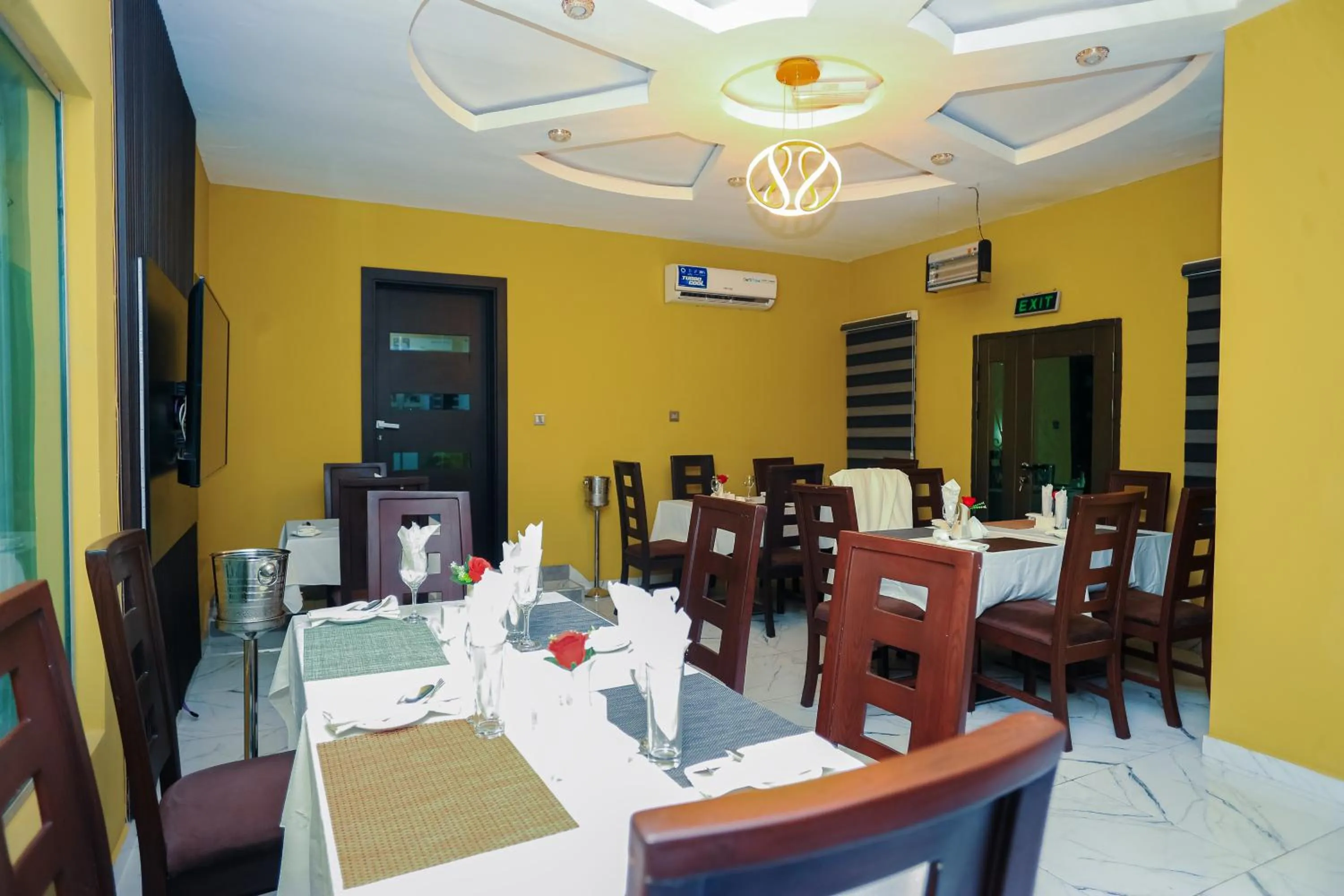 Restaurant/places to eat in ED & DRE Hotel Ibadan