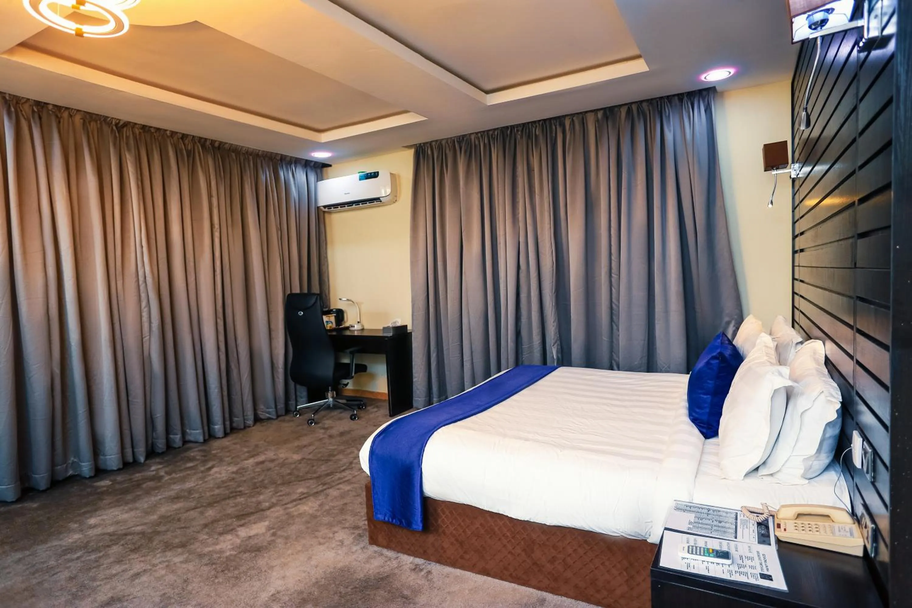 Property building, Bed in ED & DRE Hotel Ibadan