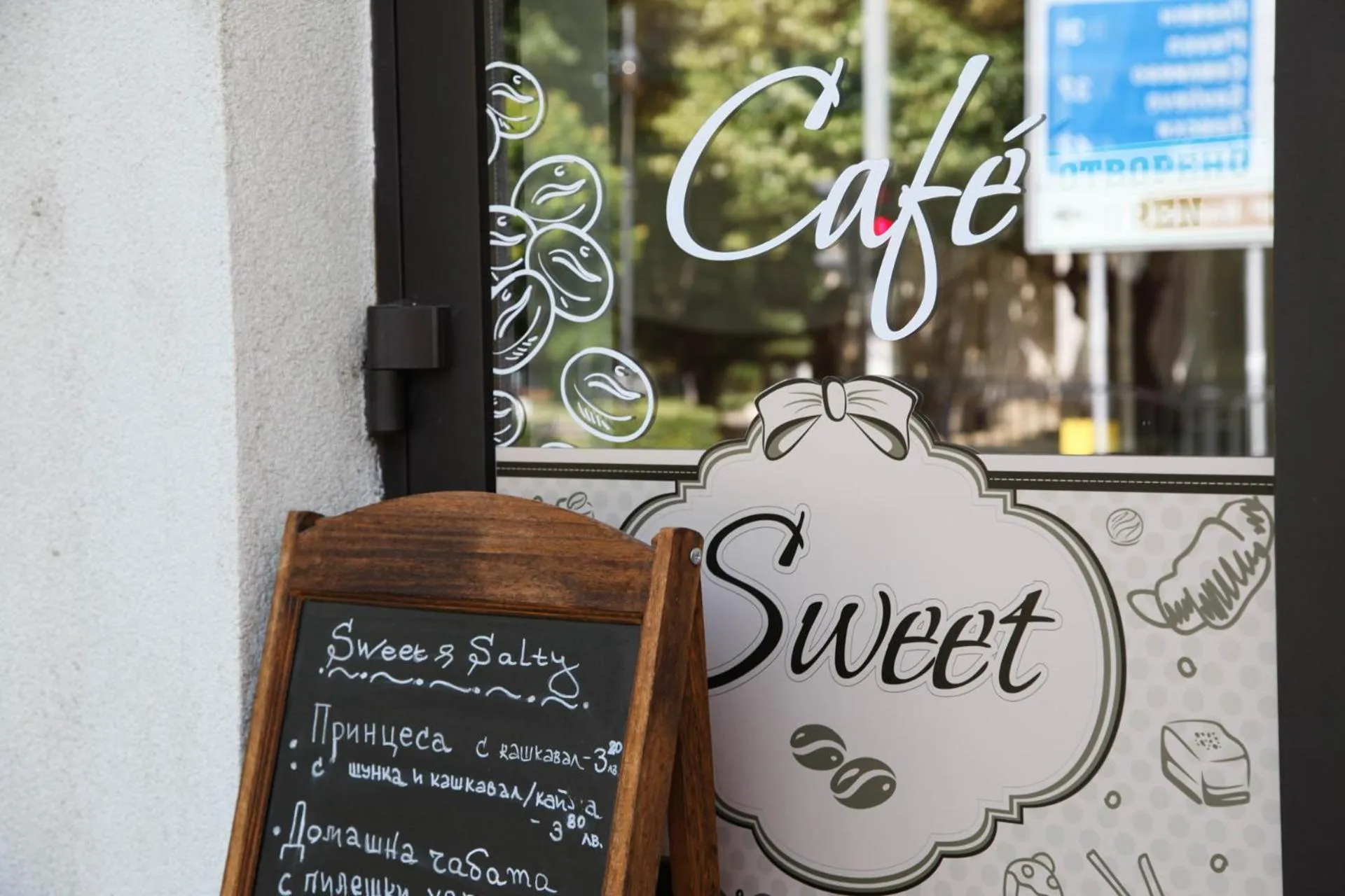 Breakfast in Corner House