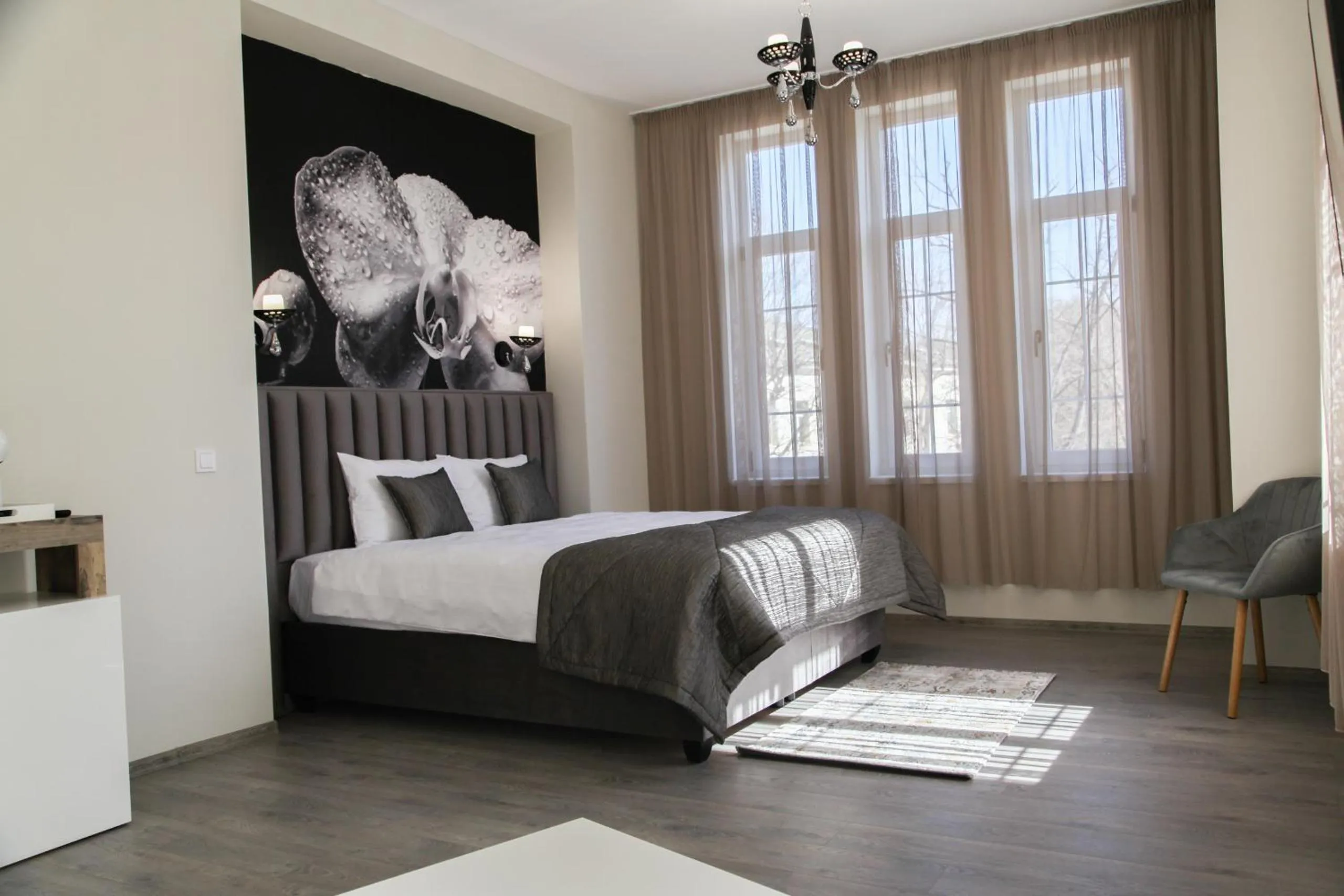 Bedroom, Bed in Corner House