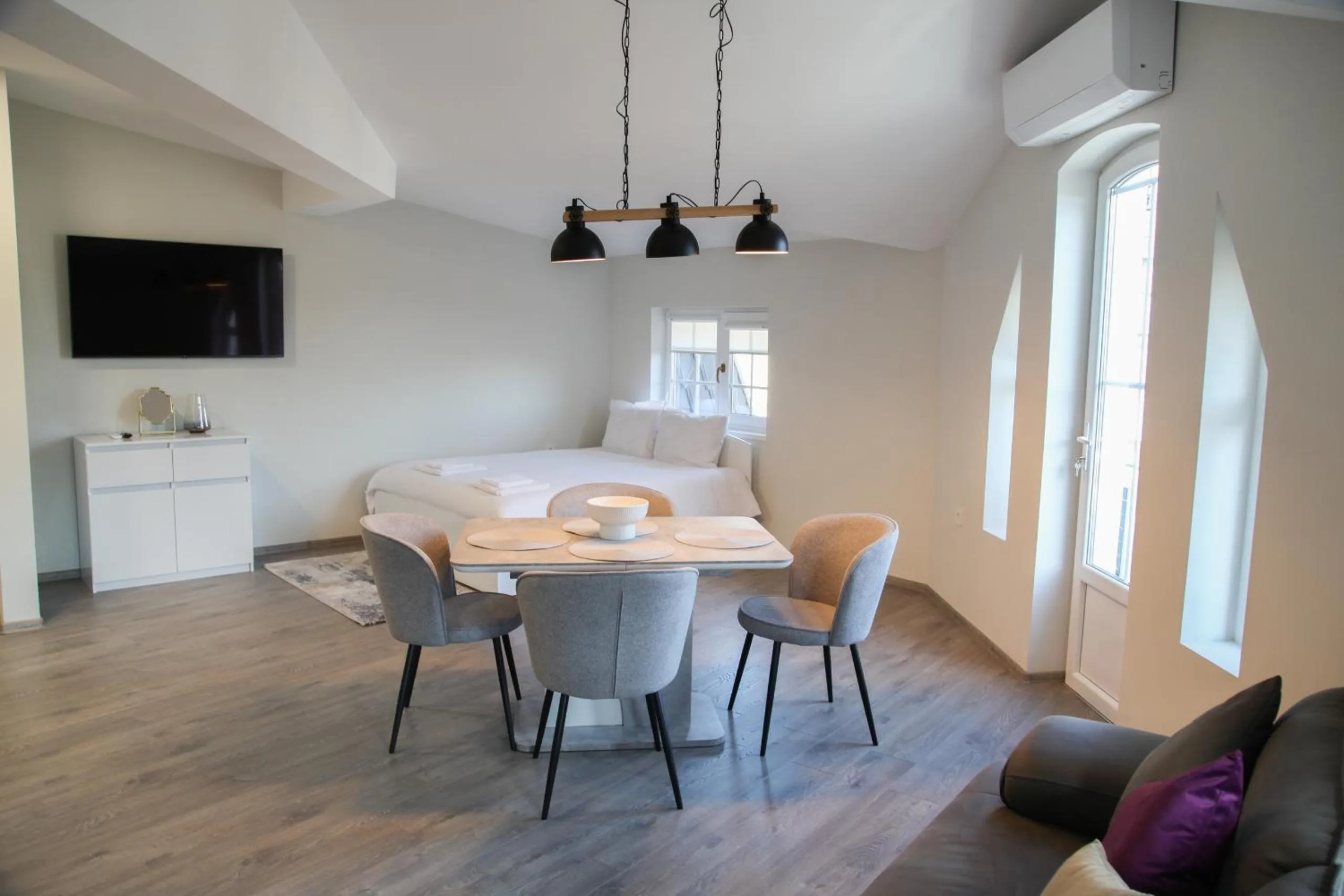 Living room, Bed in Corner House