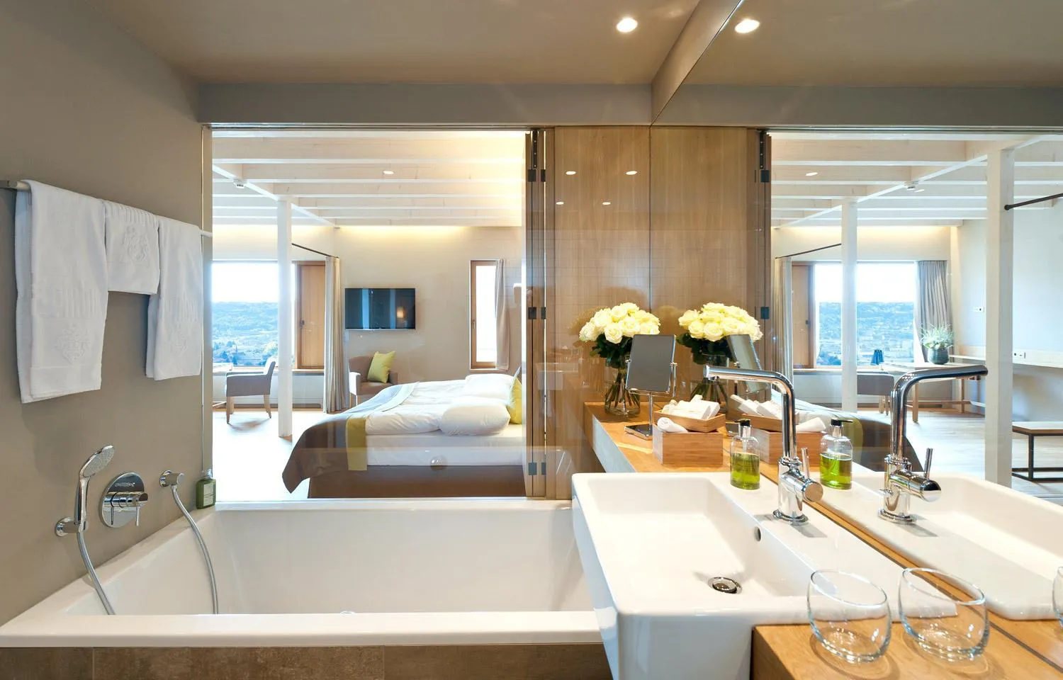 Bathroom, Bed in Schlosshotel Steinburg