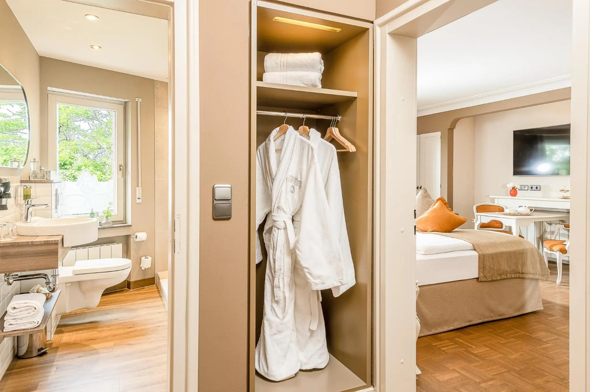 Photo of the whole room, Bed in Schlosshotel Steinburg