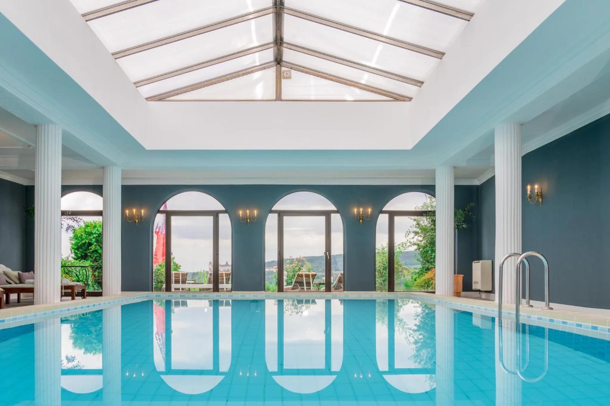 Swimming pool in Schlosshotel Steinburg