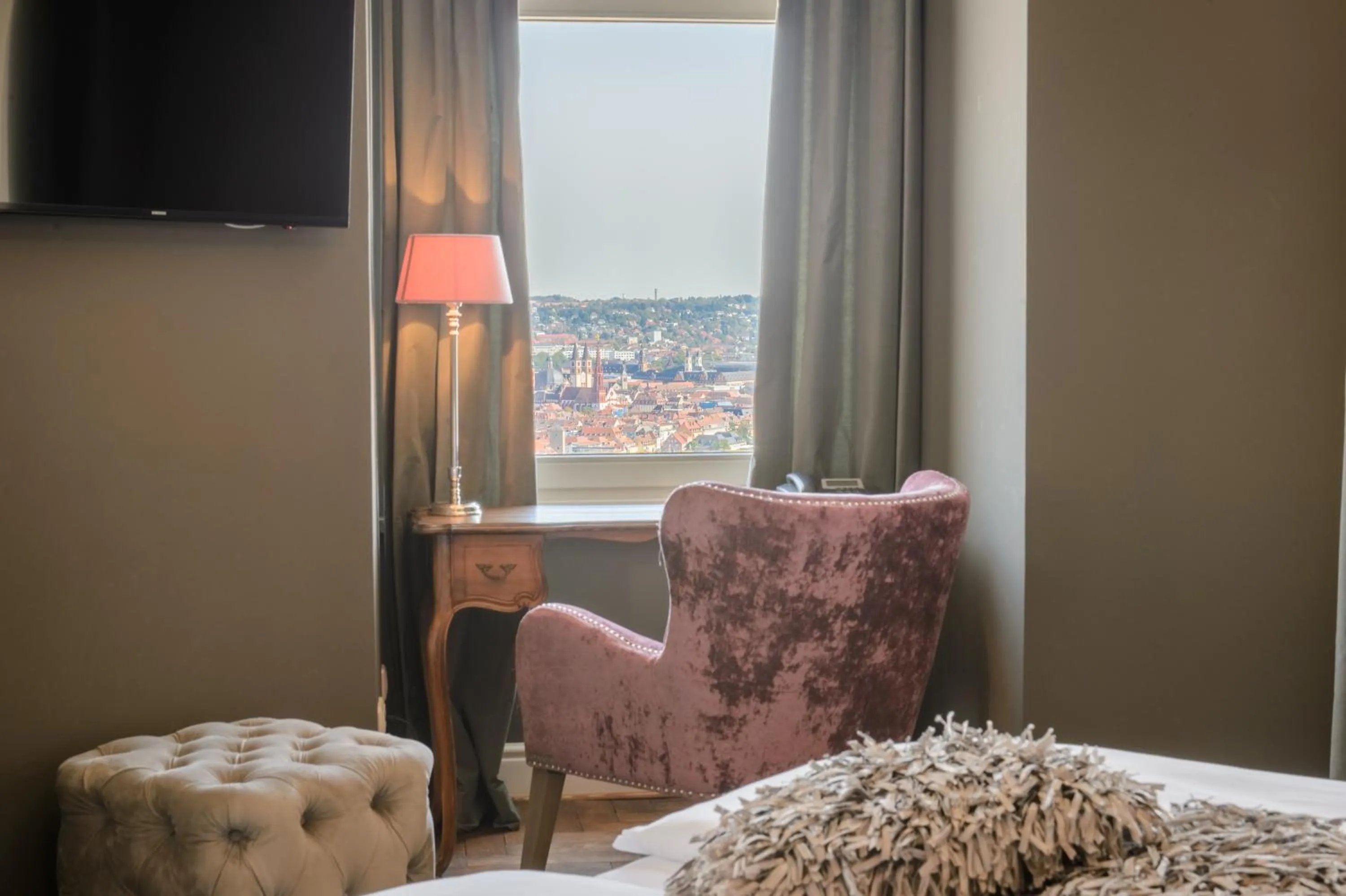 City view, Bed in Schlosshotel Steinburg