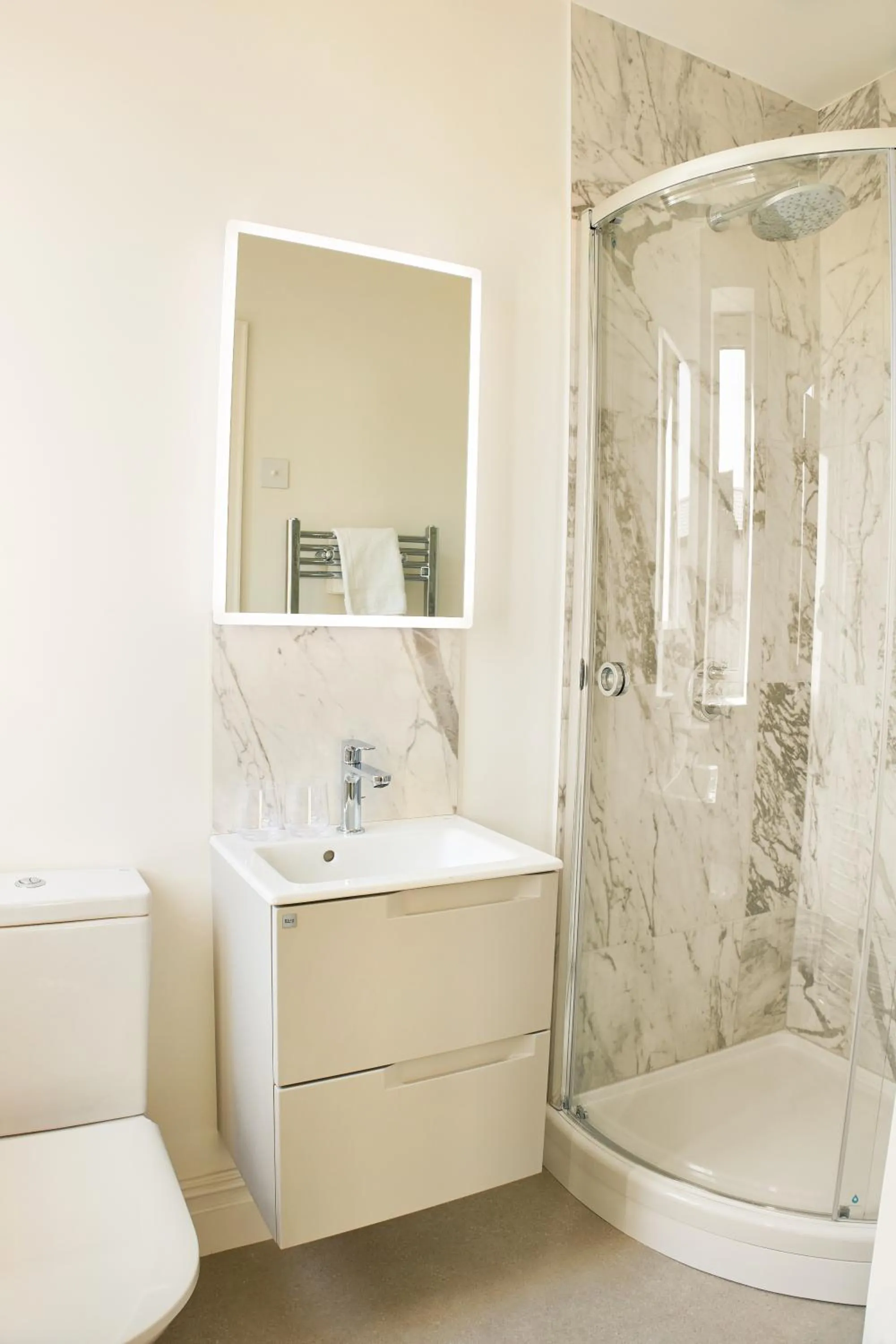 Shower in George Apartments