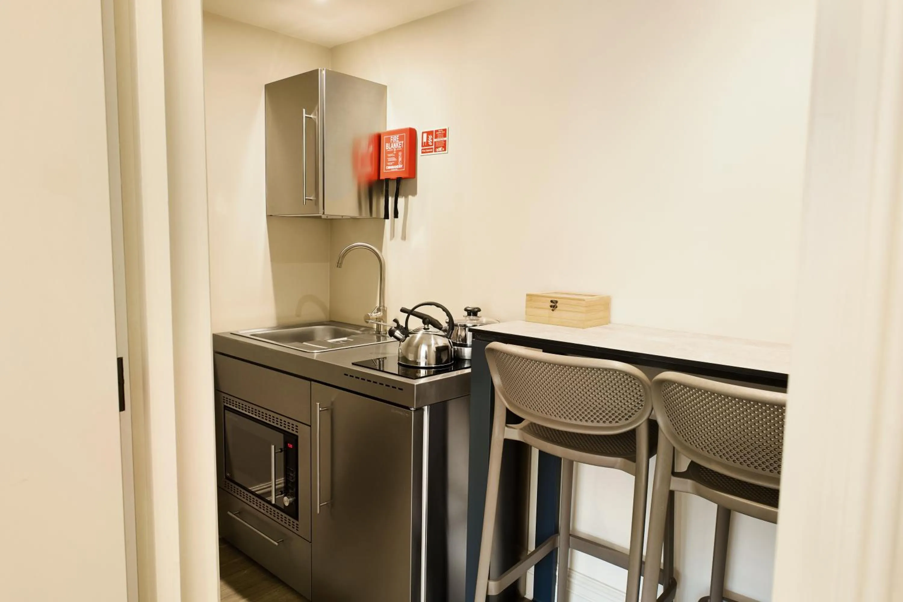 Kitchen or kitchenette in George Apartments