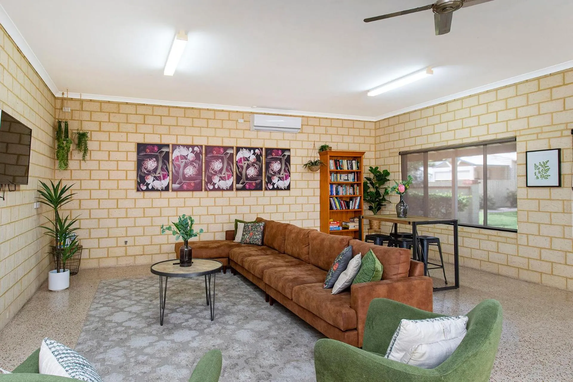 Communal lounge/ TV room in Banksia Tourist Park