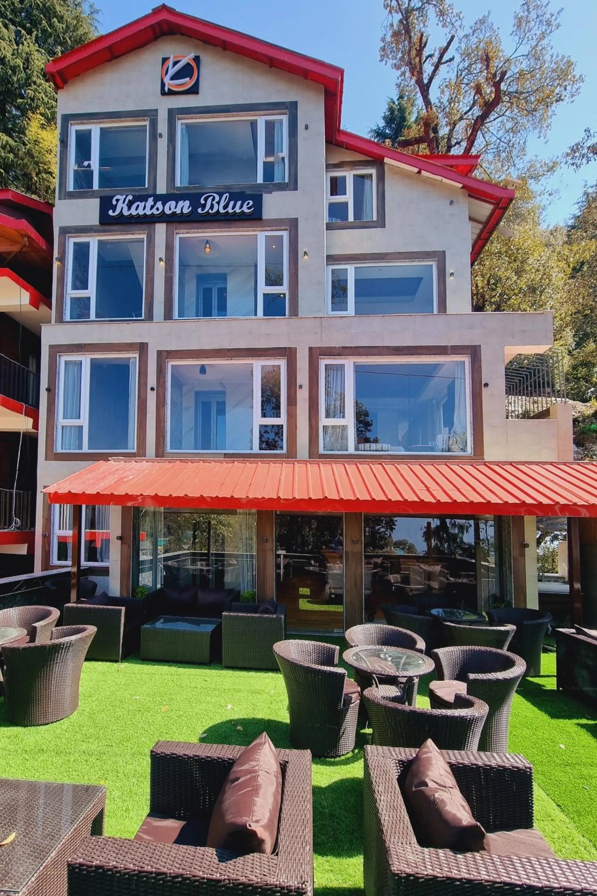 Property building in Hotel Katson Blue, Dalhousie