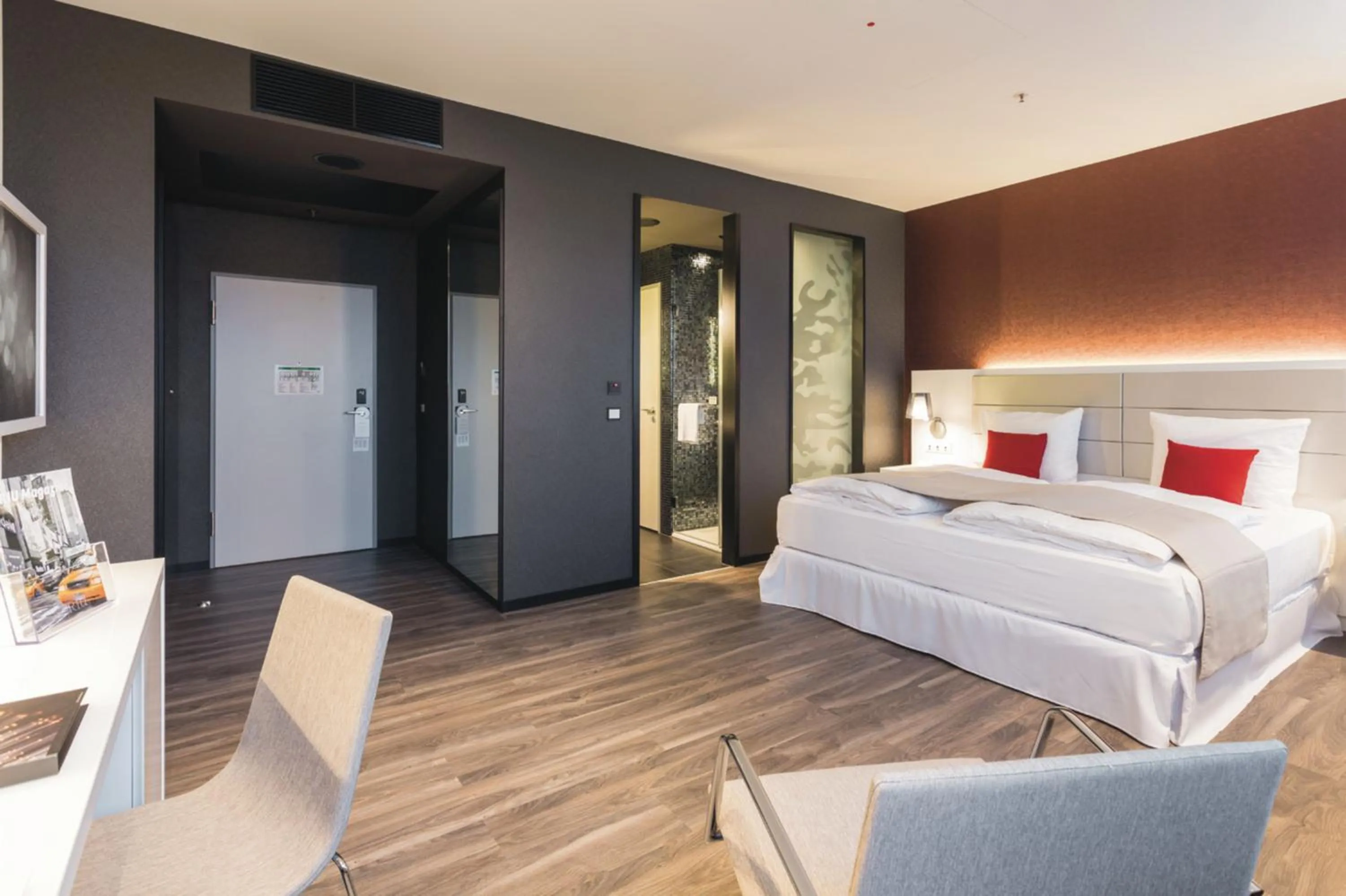 Photo of the whole room, Bed in Riu Plaza Berlin