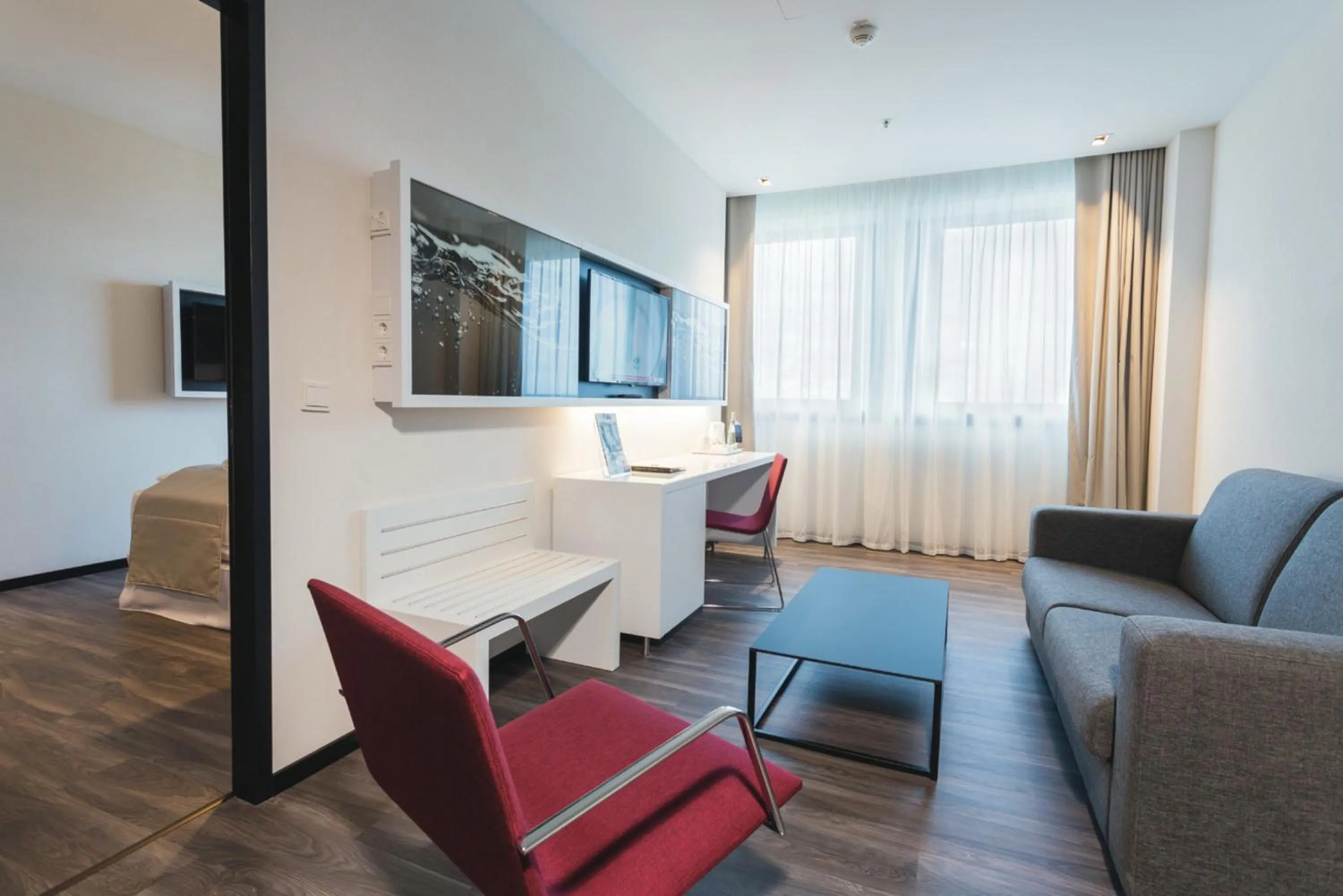 Living room, Bed in Riu Plaza Berlin