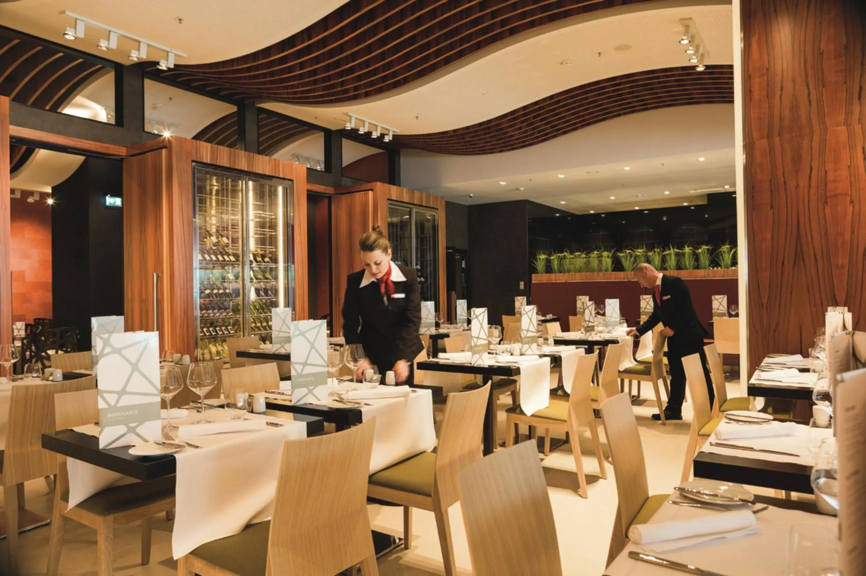 Restaurant/places to eat in Riu Plaza Berlin