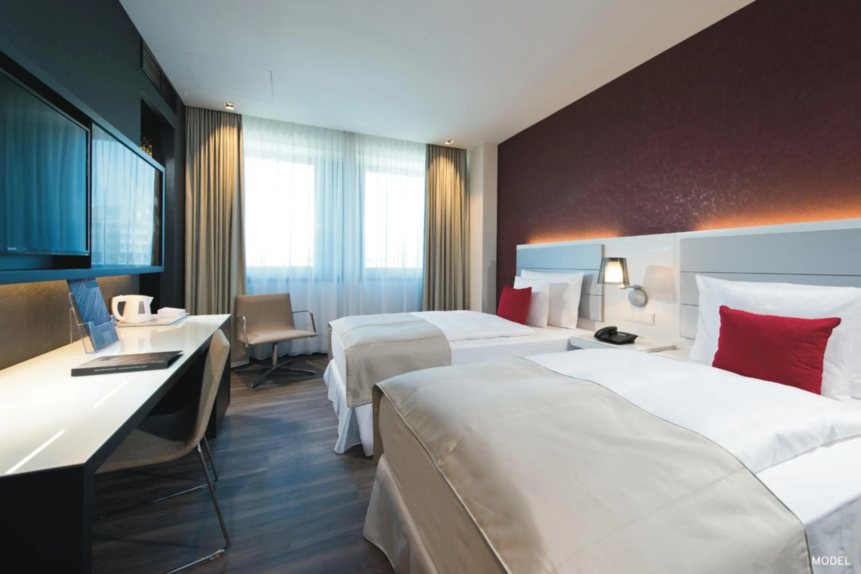Photo of the whole room, Bed in Riu Plaza Berlin