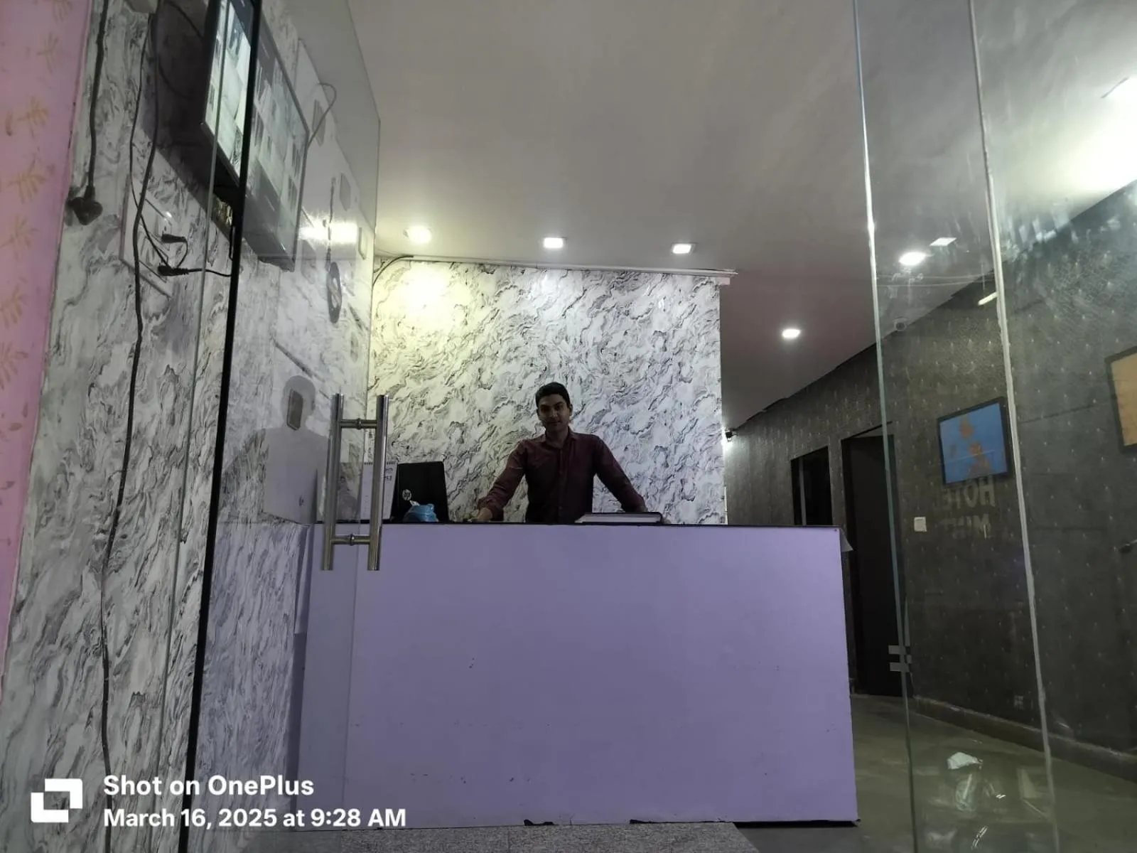 Double Room with Private Bathroom in Hotel DownTown