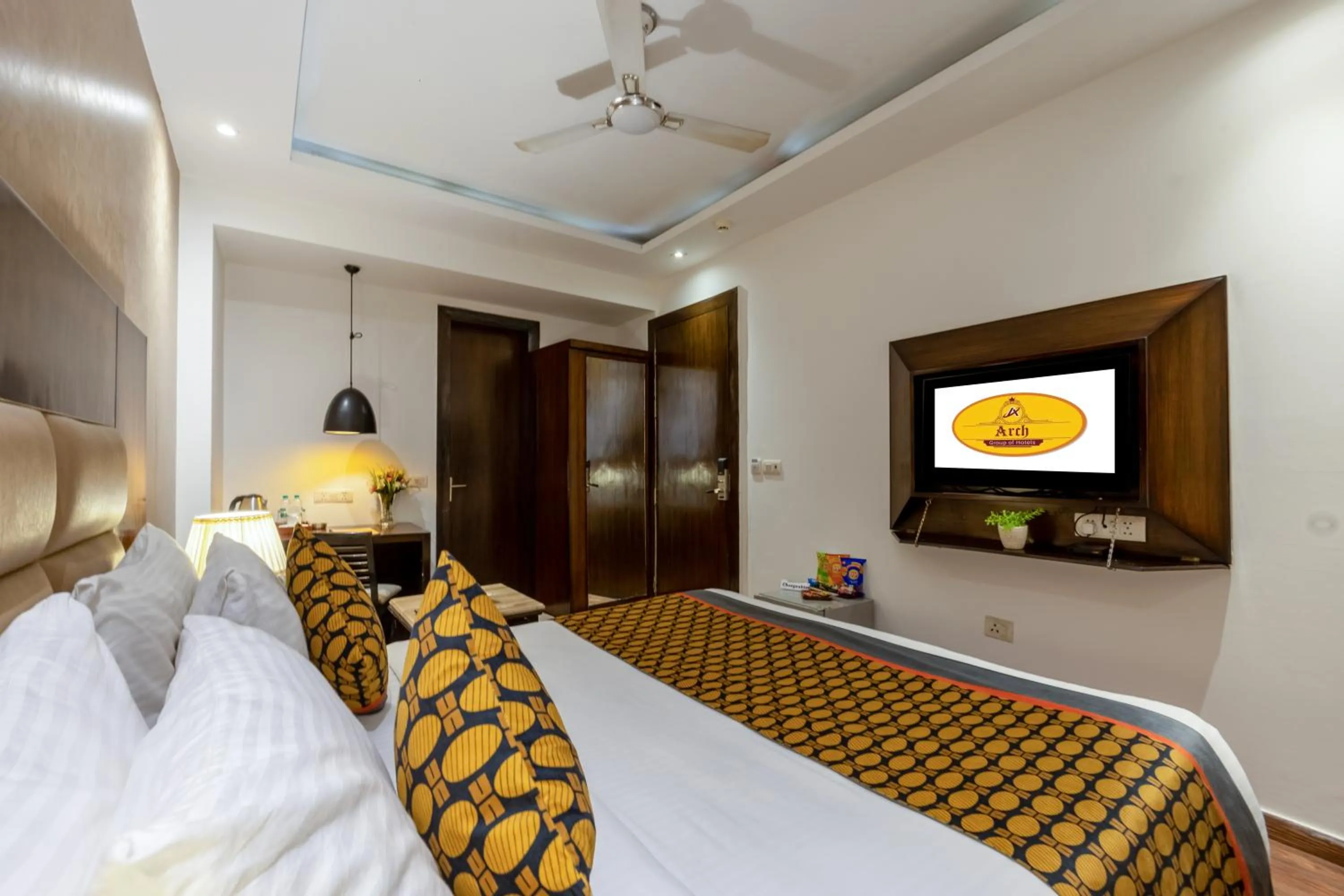 Bed in Arch The Lohias