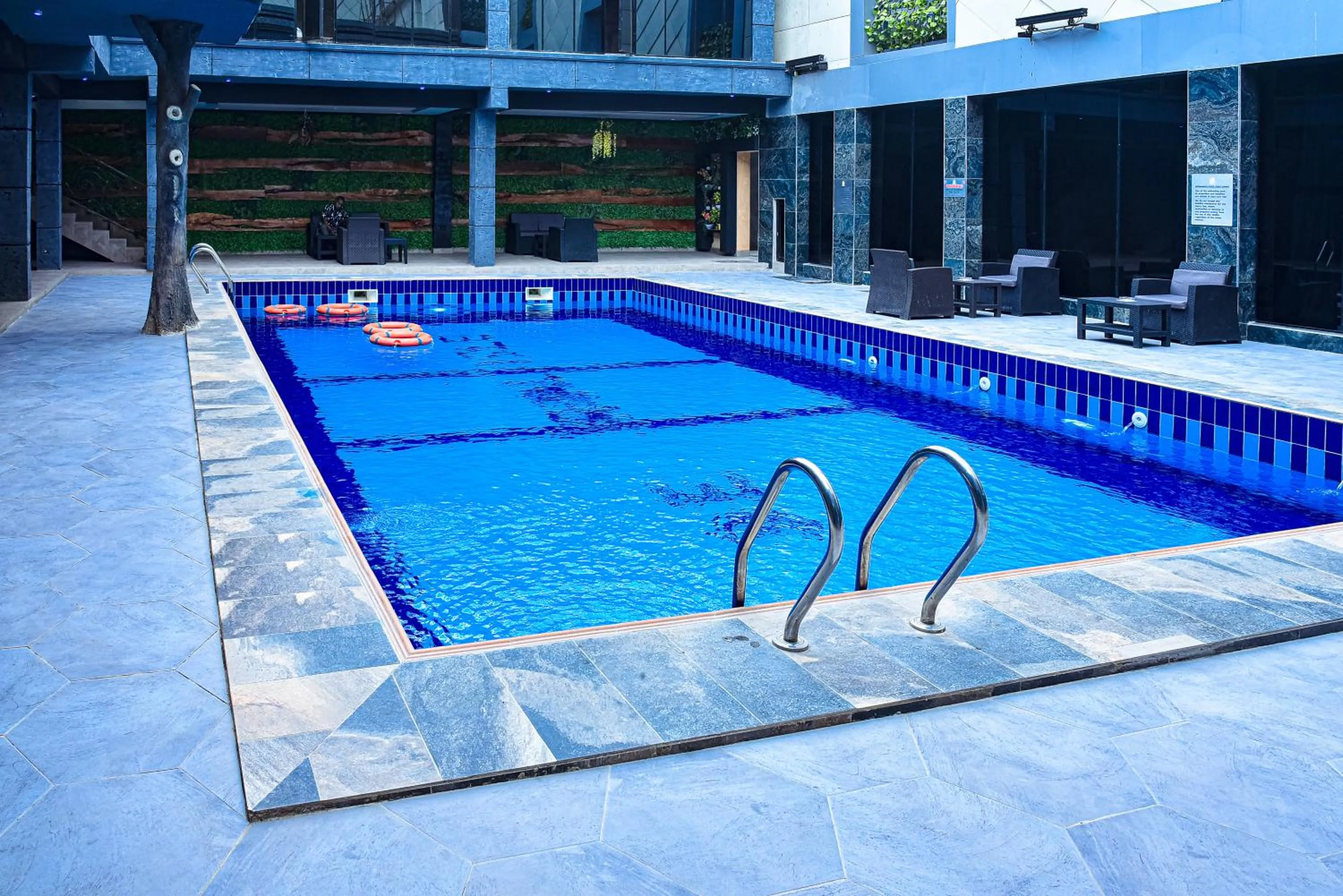 Swimming pool in Mcdons Skye Hotel