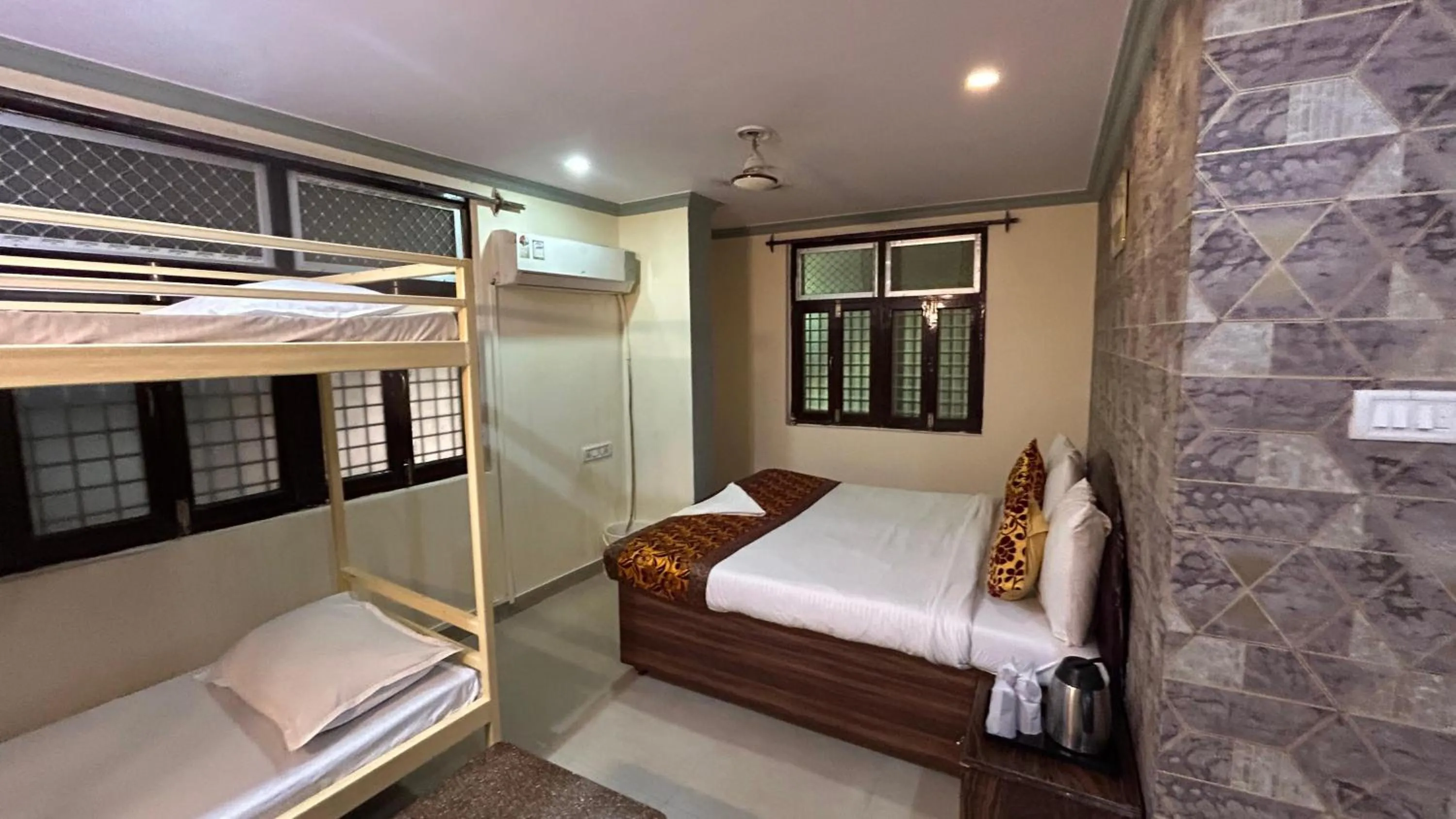 Hotel Sahu Near Kashi Vishwanath Temple Gate