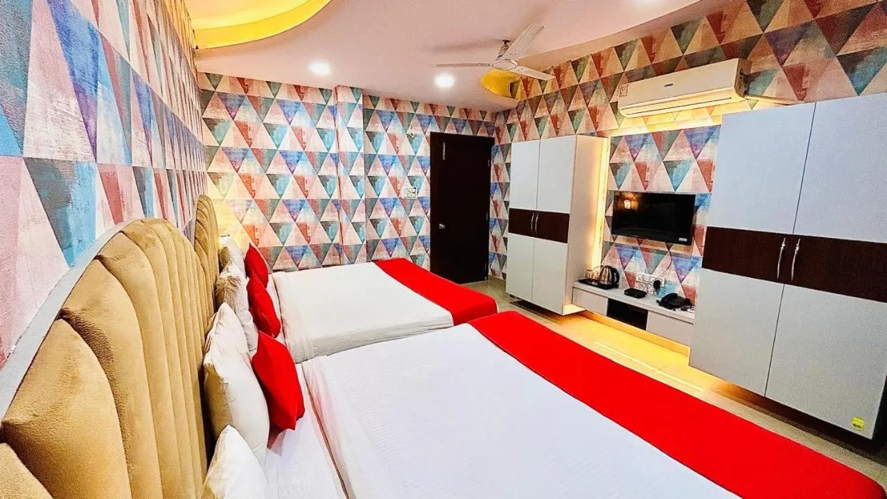 Hotel Sahu Near Kashi Vishwanath Temple Gate