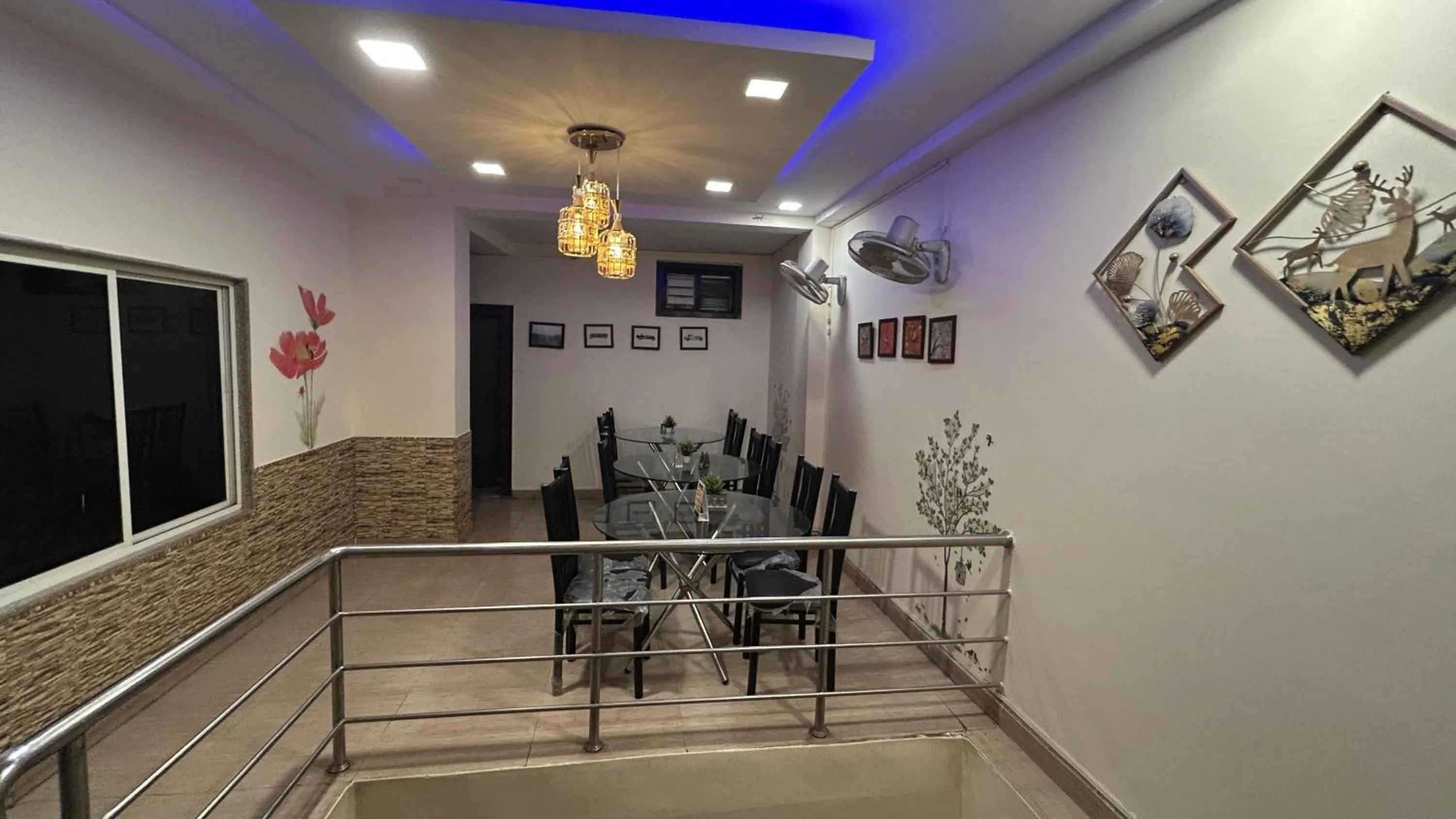 Hotel Sahu Near Kashi Vishwanath Temple Gate