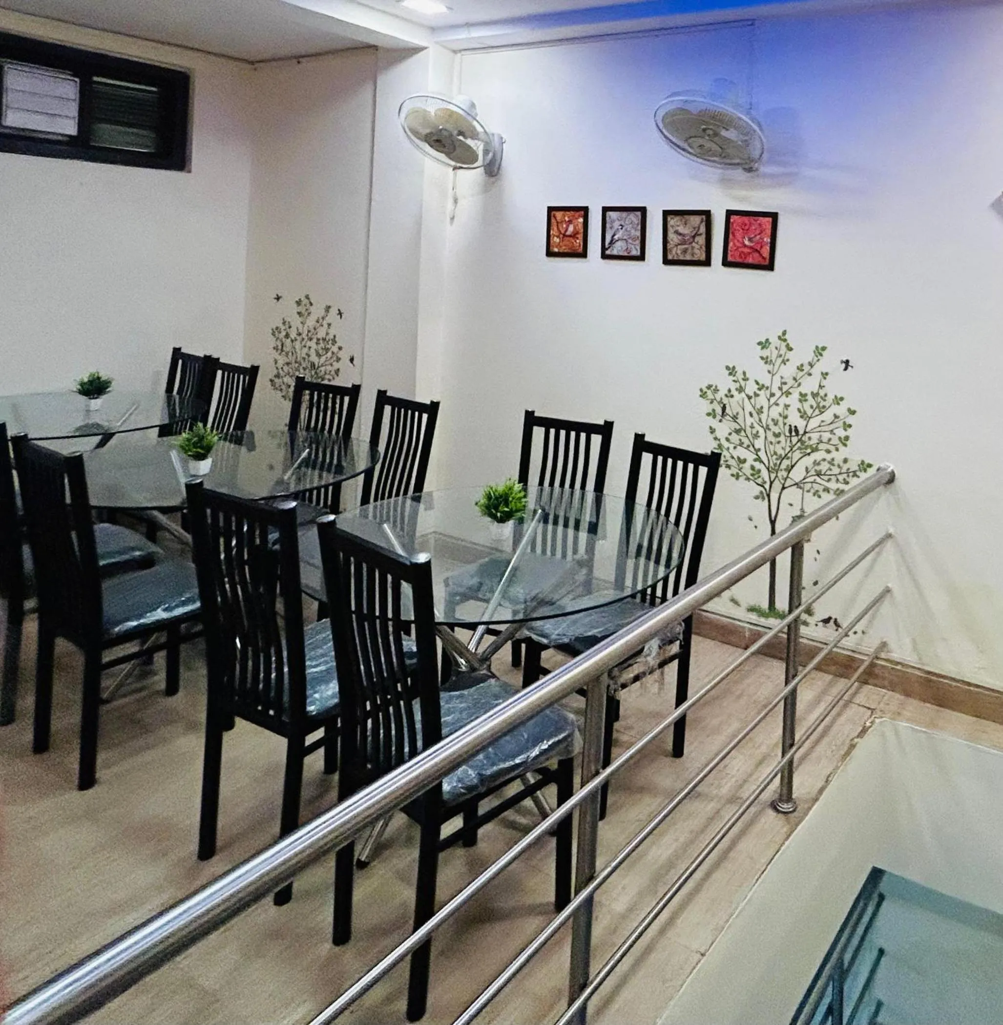 Restaurant/places to eat in Hotel Sahu Near Kashi Vishwanath Temple Gate