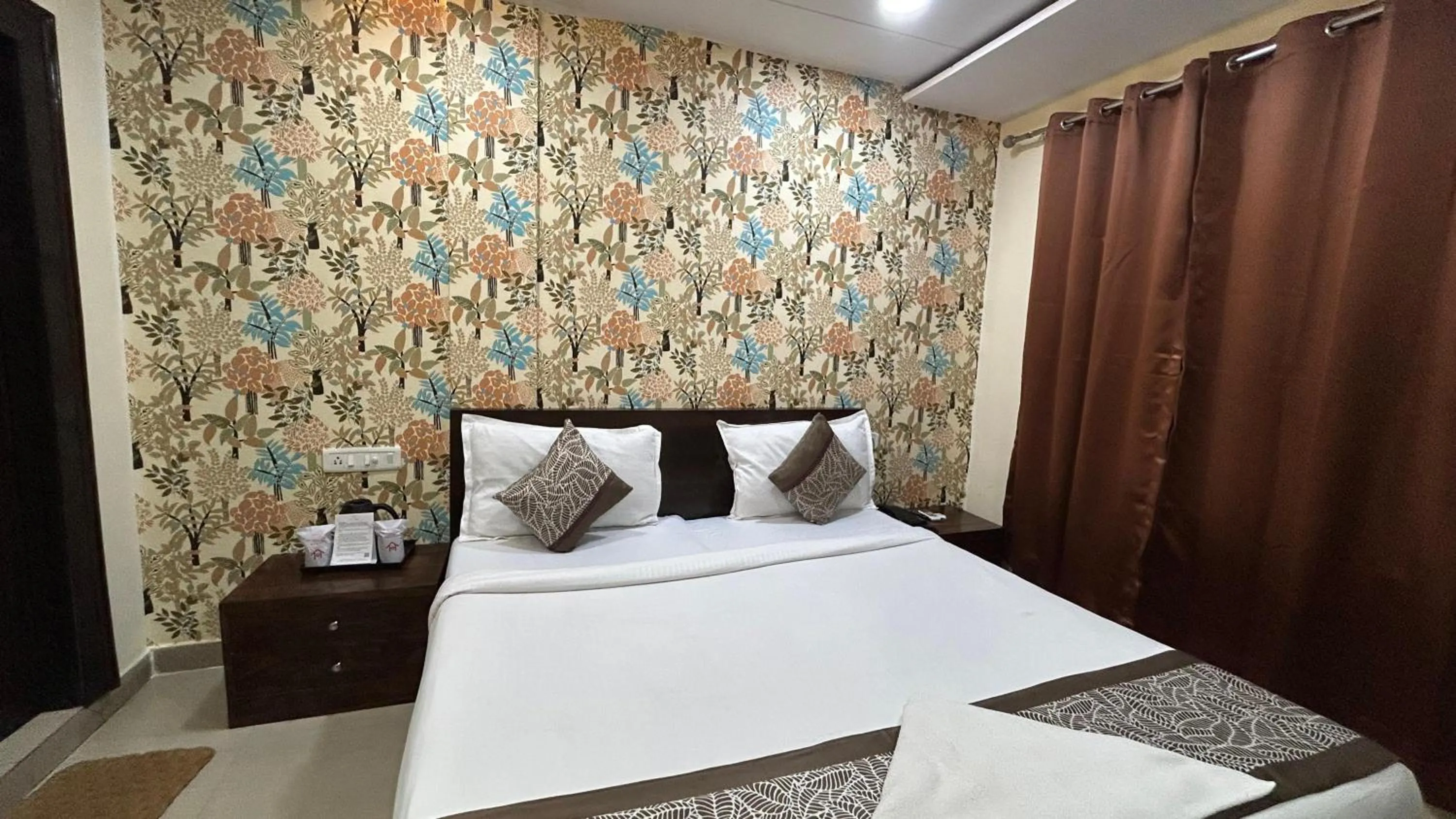 Hotel Sahu Near Kashi Vishwanath Temple Gate