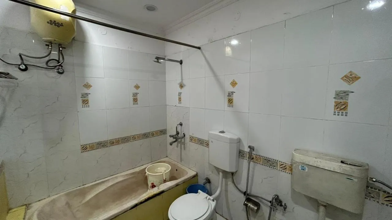 Hotel Sahu Near Kashi Vishwanath Temple Gate