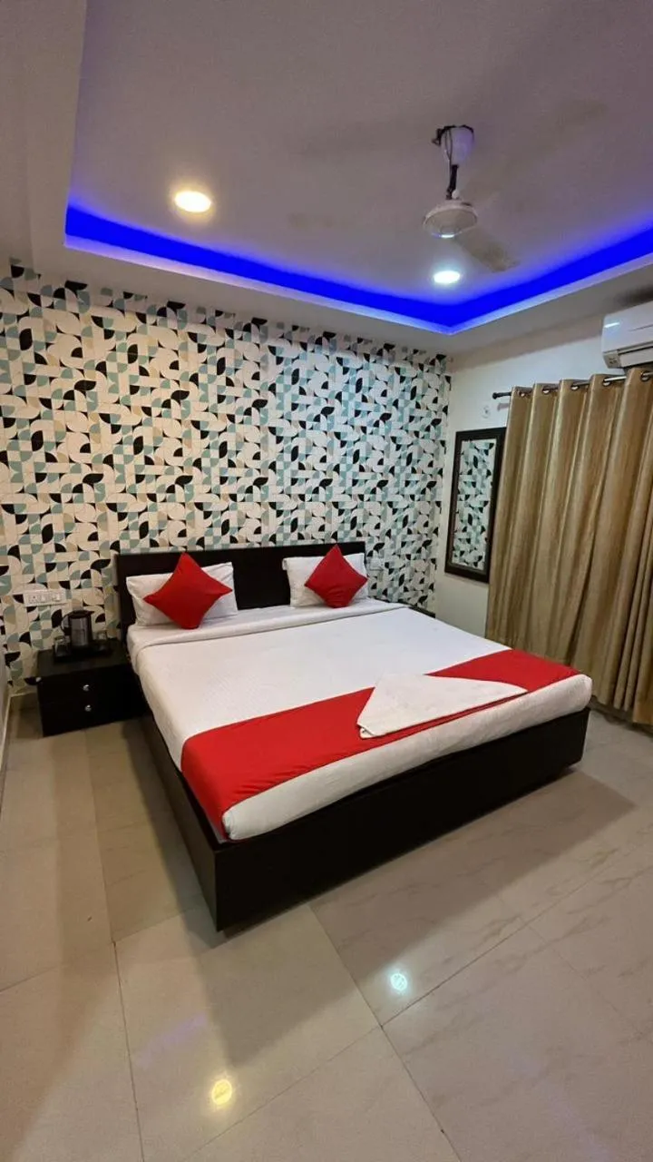 Hotel Sahu Near Kashi Vishwanath Temple Gate