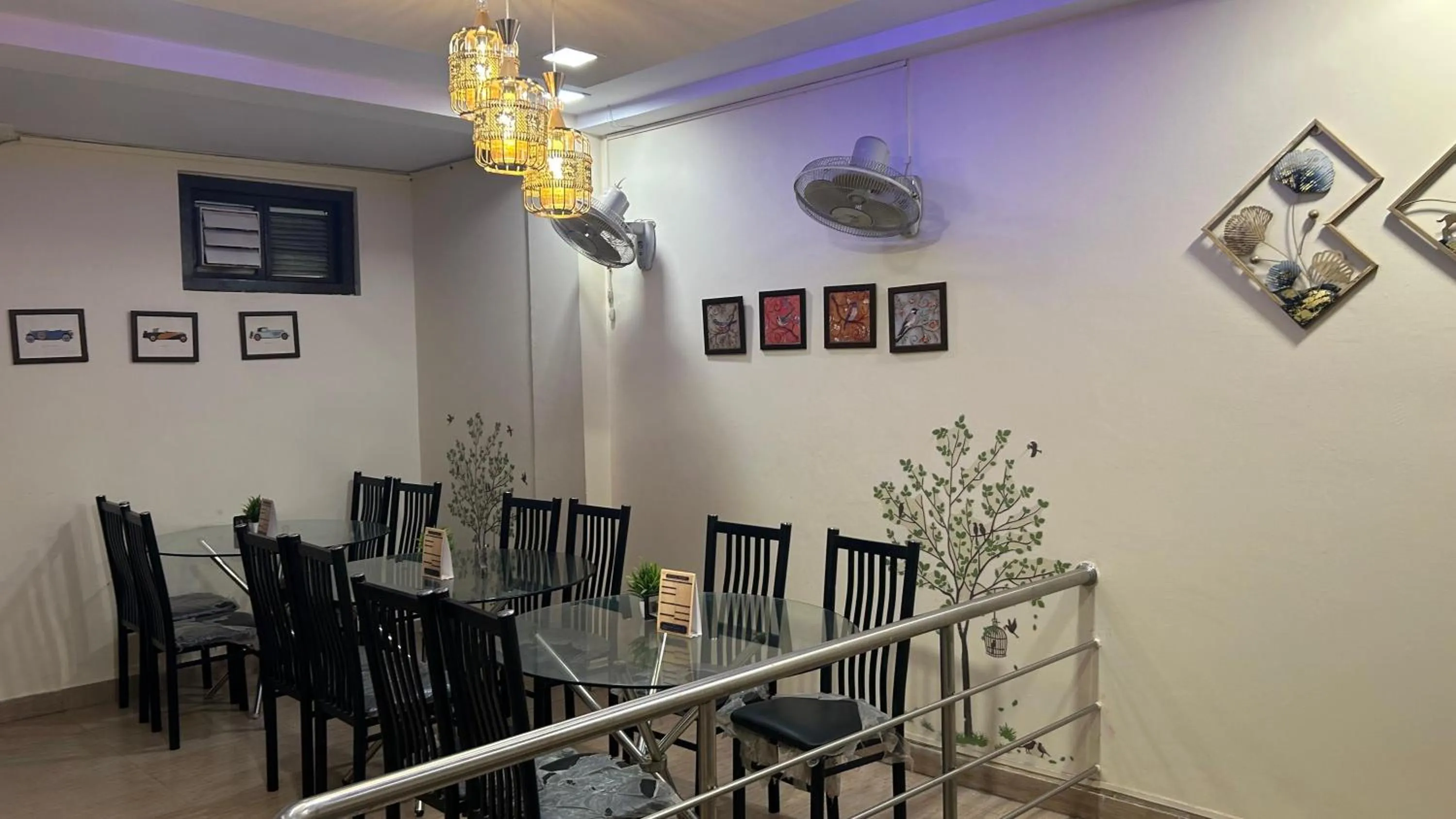 Restaurant/places to eat in Hotel Sahu Near Kashi Vishwanath Temple Gate