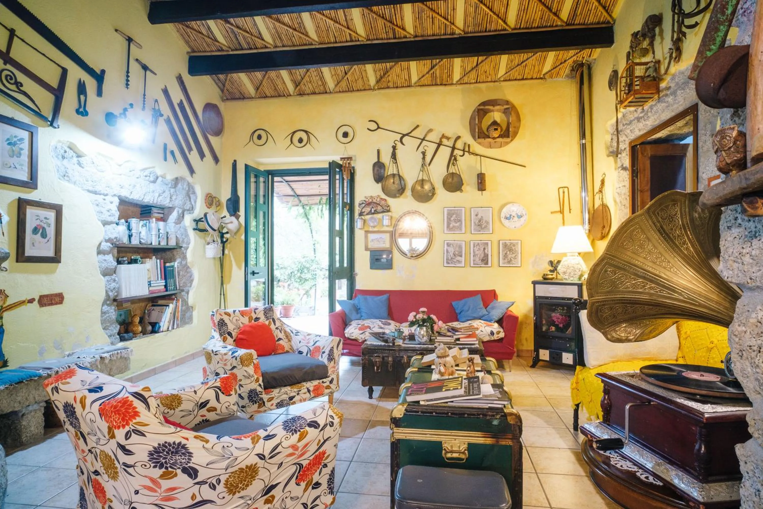 Communal lounge/ TV room in B&B San Michele